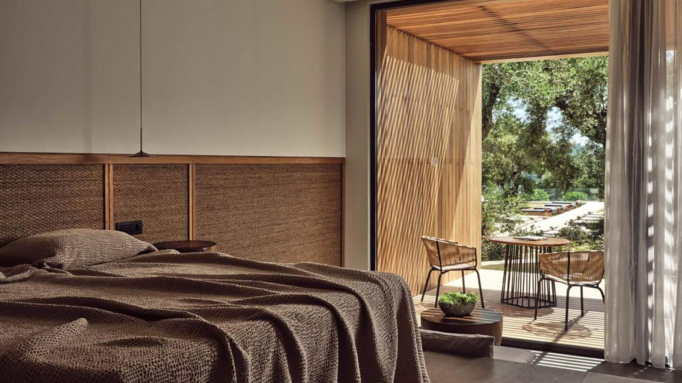 Superior Swim-Up Suite