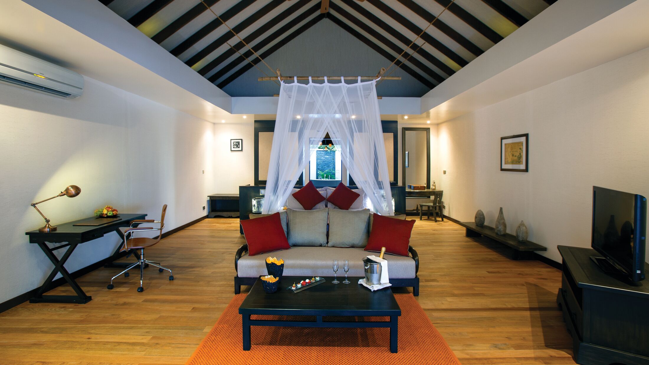 Atmosphere-Kanifushi-2023-Sunset-Beach-Villa-008-119967-Hybris