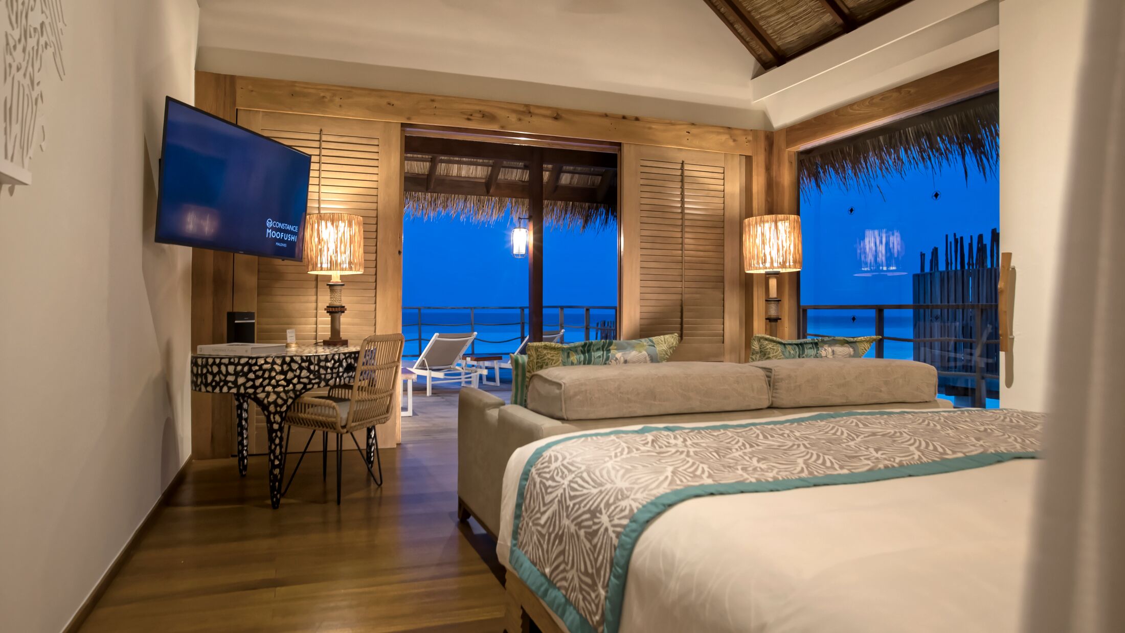 Constance-Moofushi-2023-Senior-Water-Villa-004-118747-Hybris