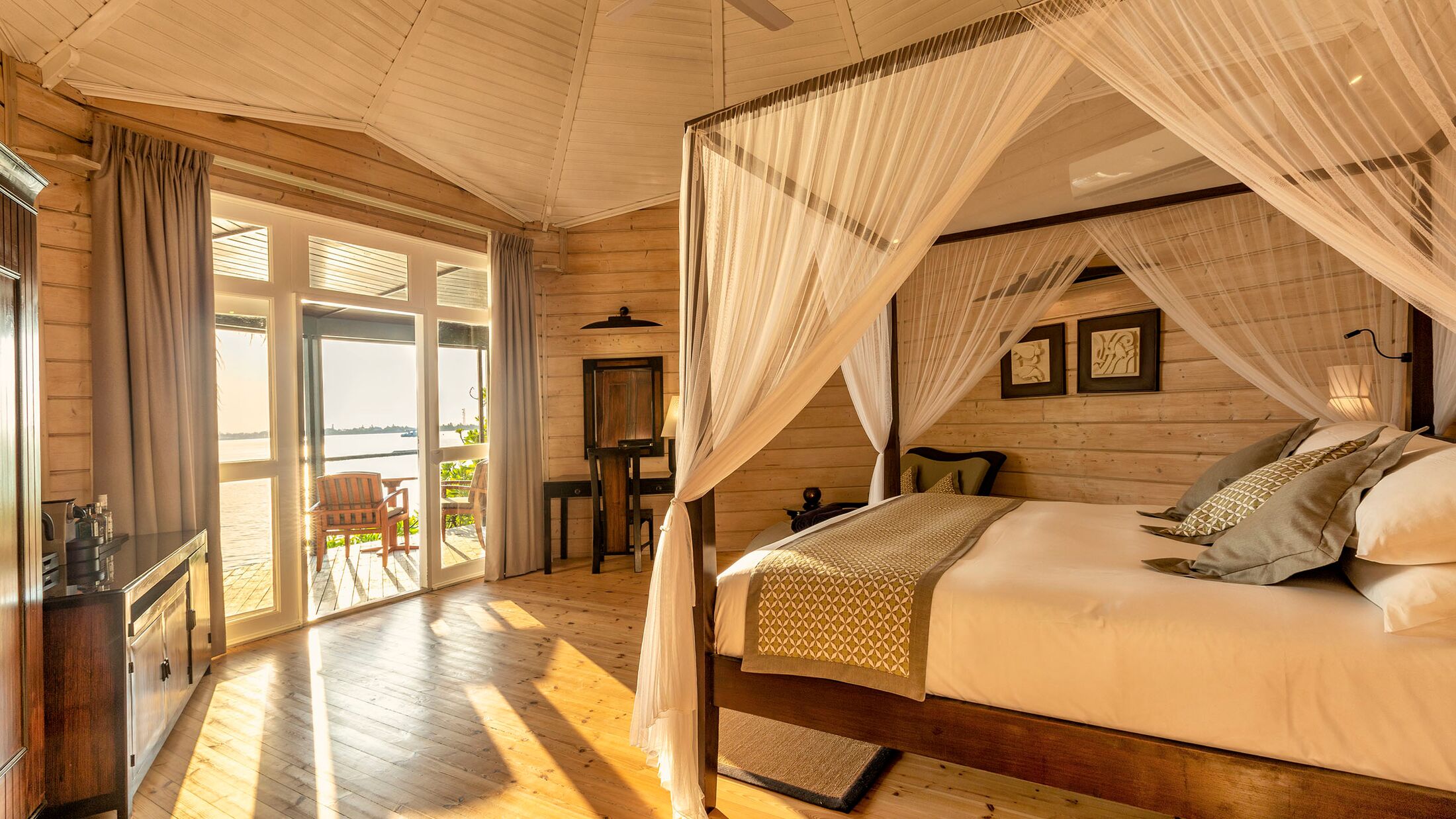 Premium Jacuzzi Beach Villa