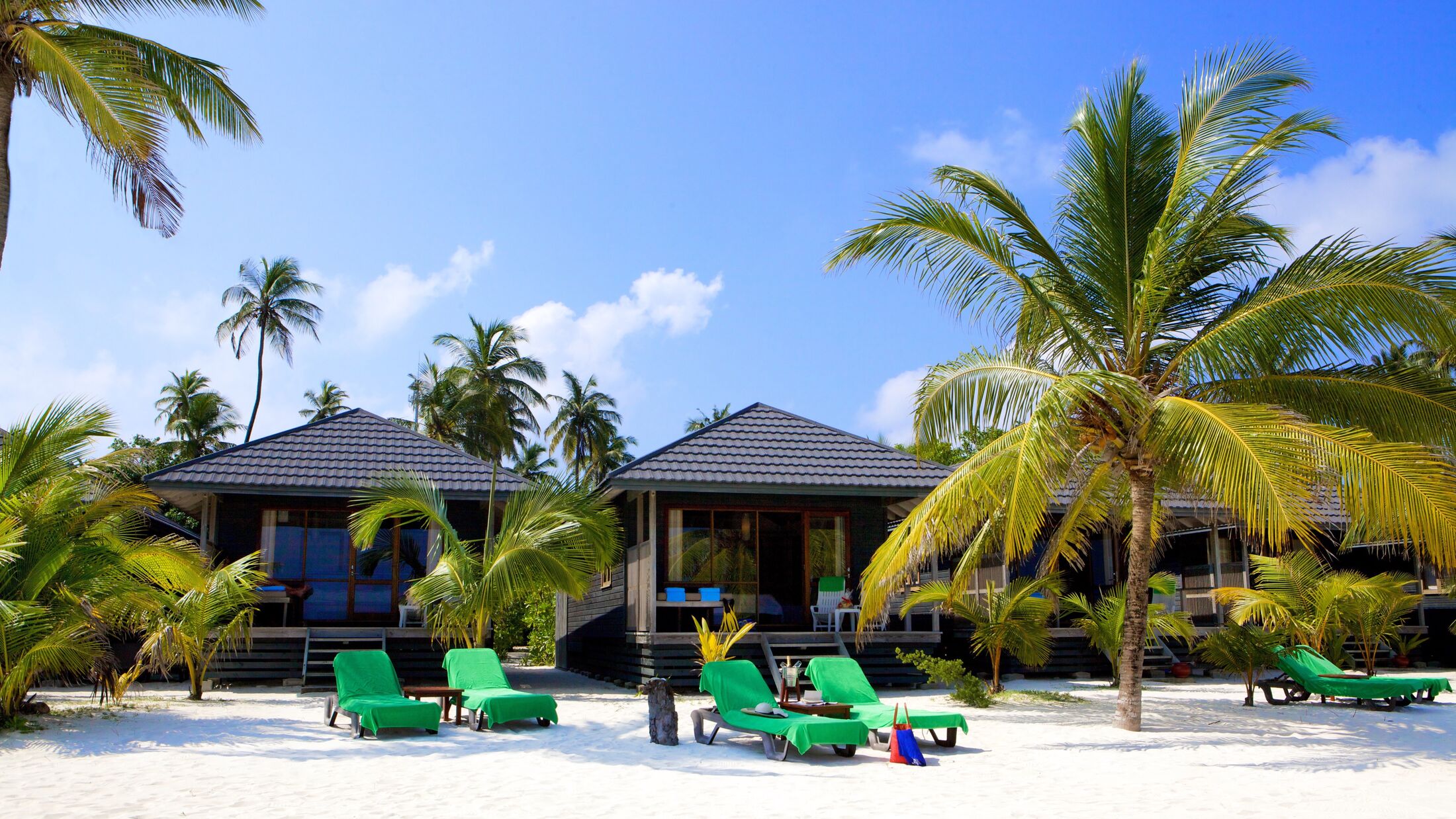 107107_KureduBeachVillaExterior2-Hybris