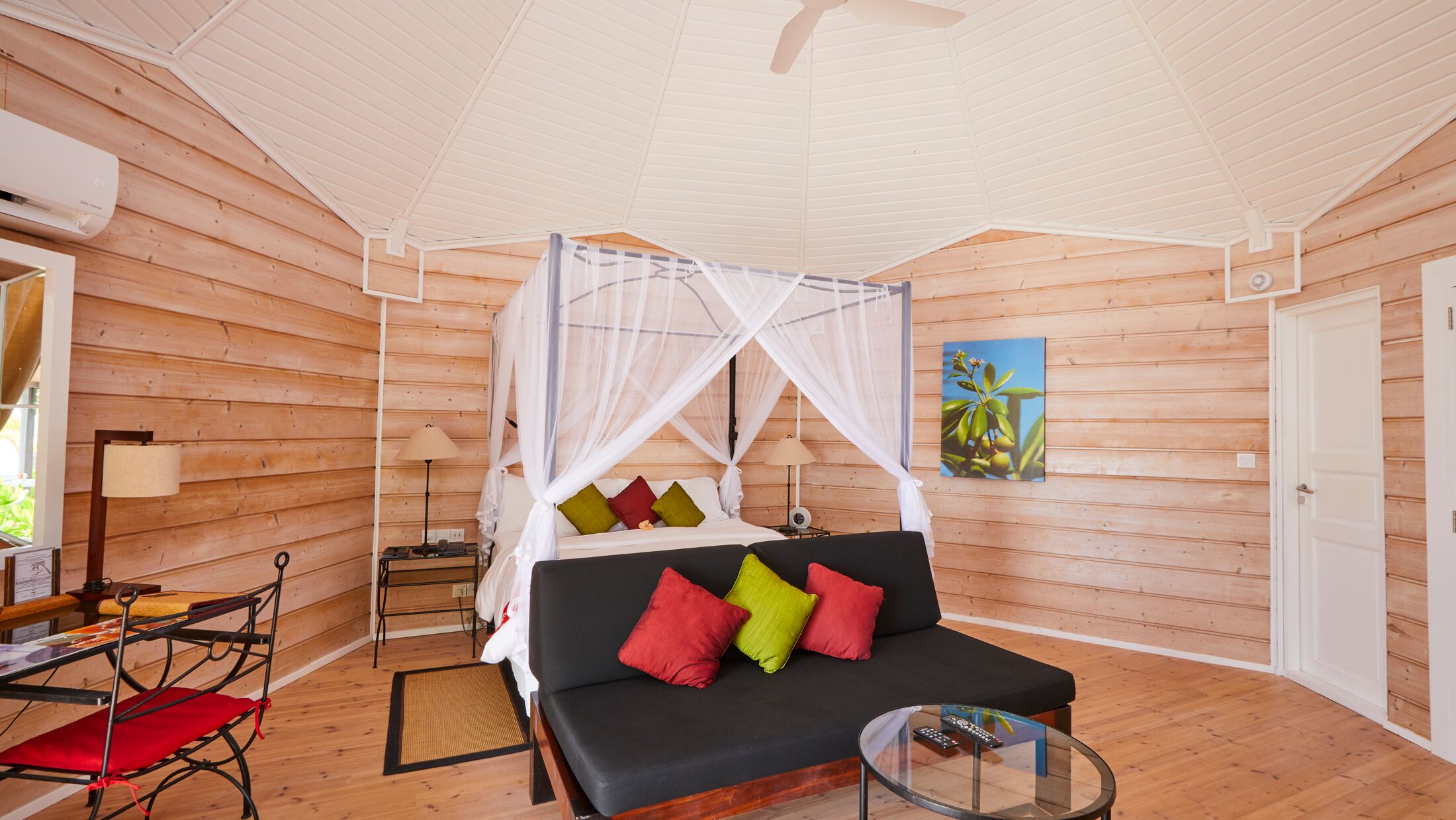 107107_KureduJacuzziBeachVillaInterior2-Hybris