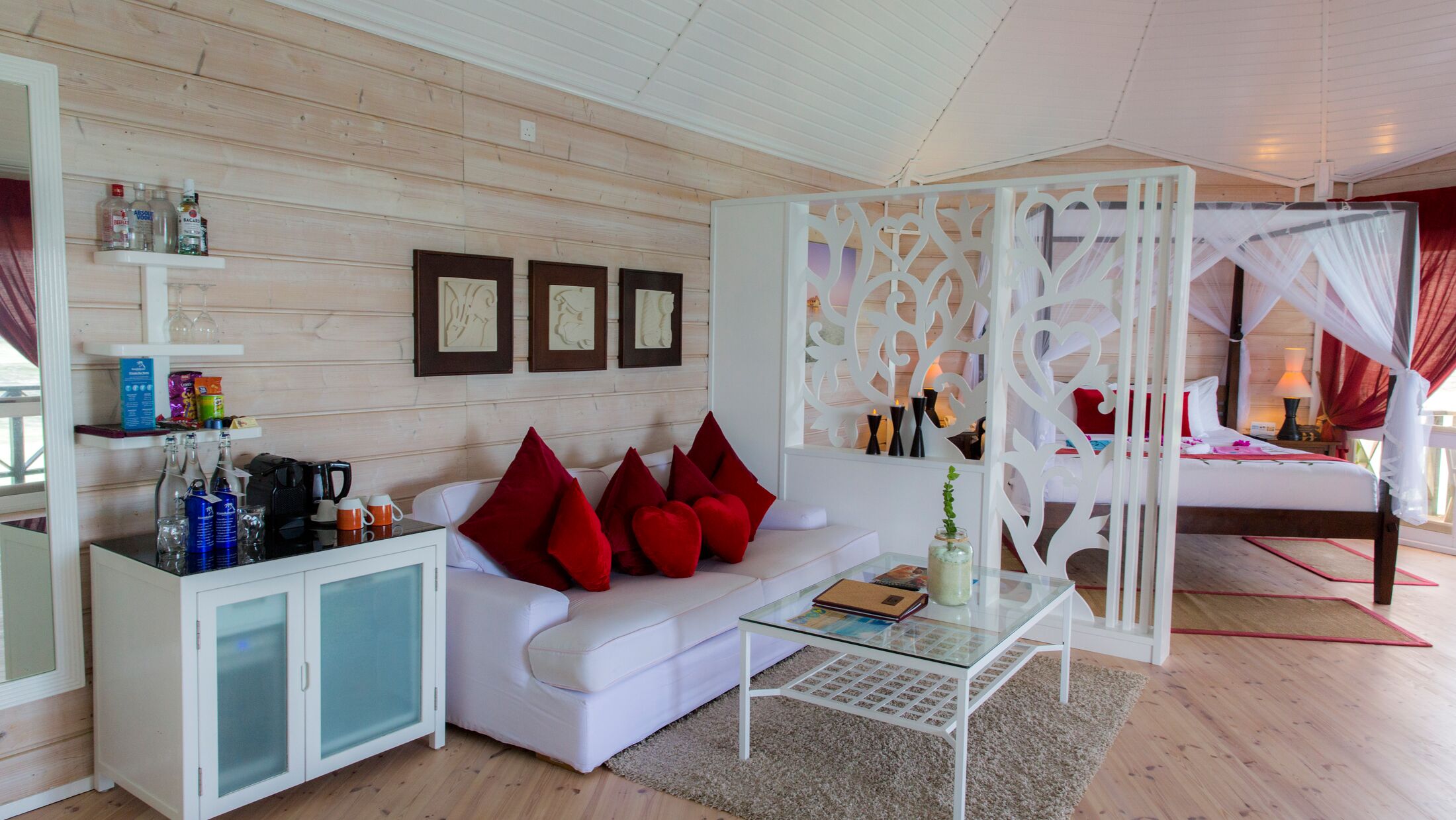 107107_KureduSanguHoneymoonSuiteInterior-Hybris