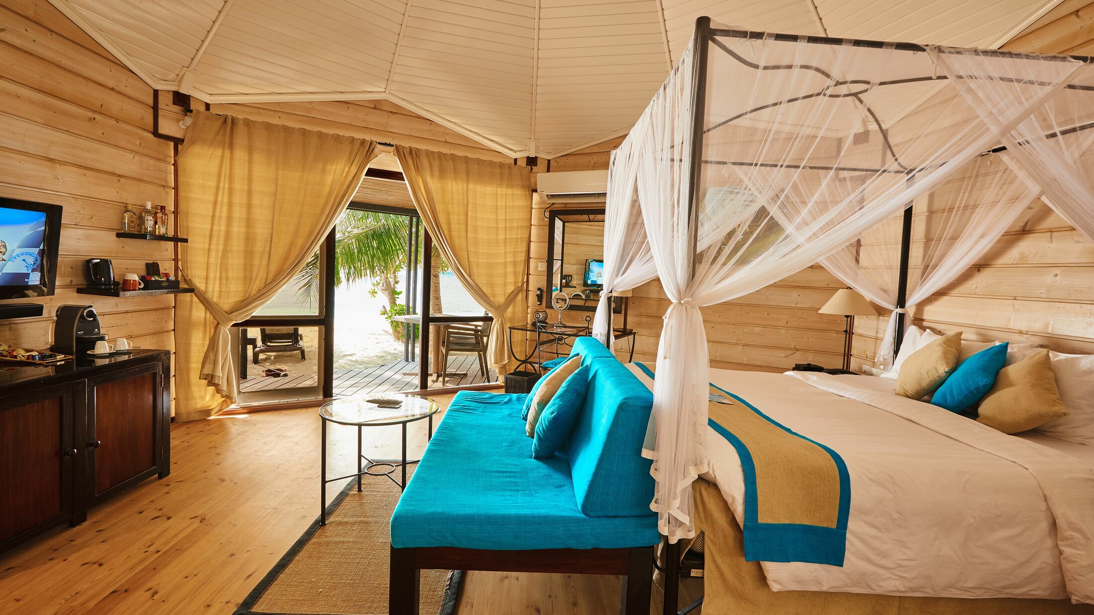 107107_KureduSanguJacuzziBeachVillaInterior2-Hybris