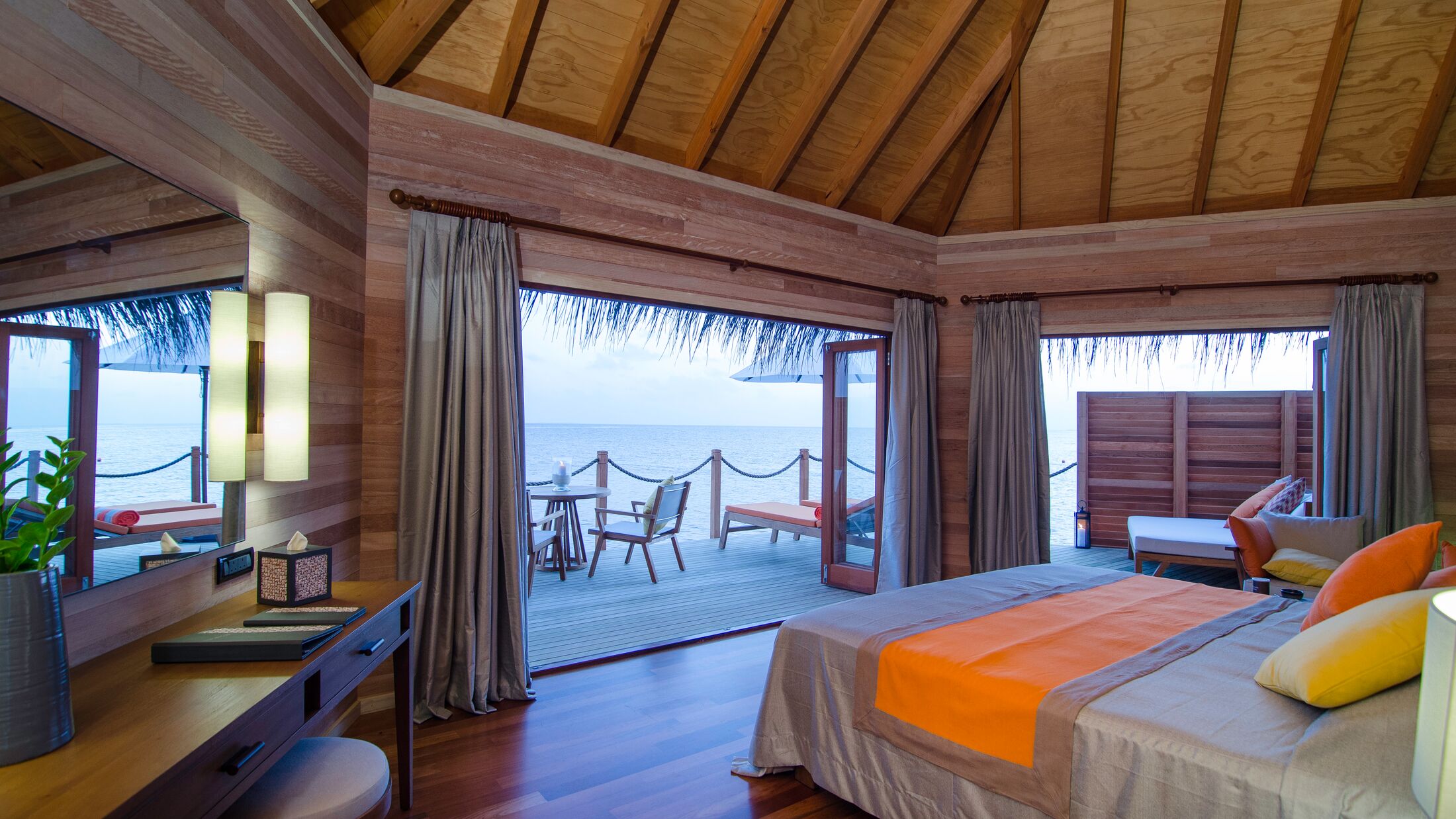 Mirihi-2023-Water-Suite-004-111212-Hybris