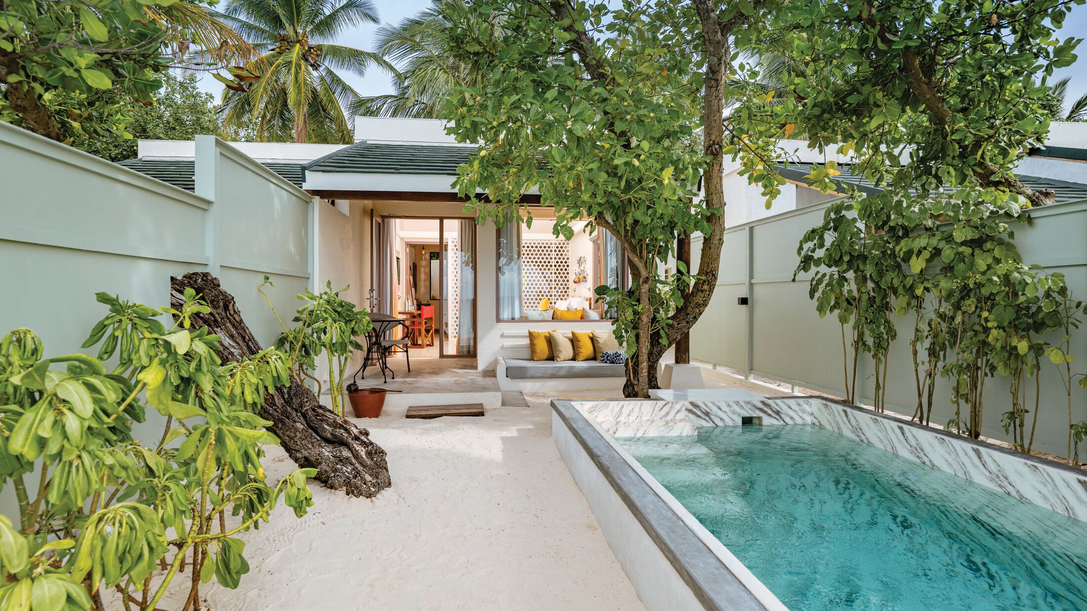 OBLU-Helengeli-2024-Deluxe-Beach-Villa-Private-Pool-001-120327-Hybris