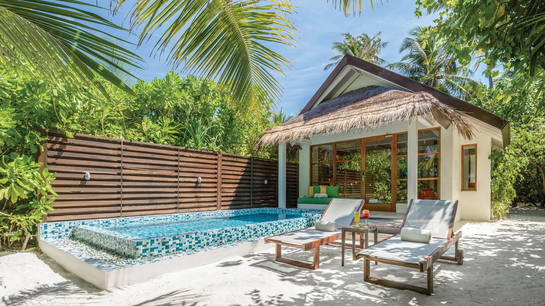 OBLU-Sangeli-2023-Deluxe-Beach-Pool-Villa-002-120975-Hybris