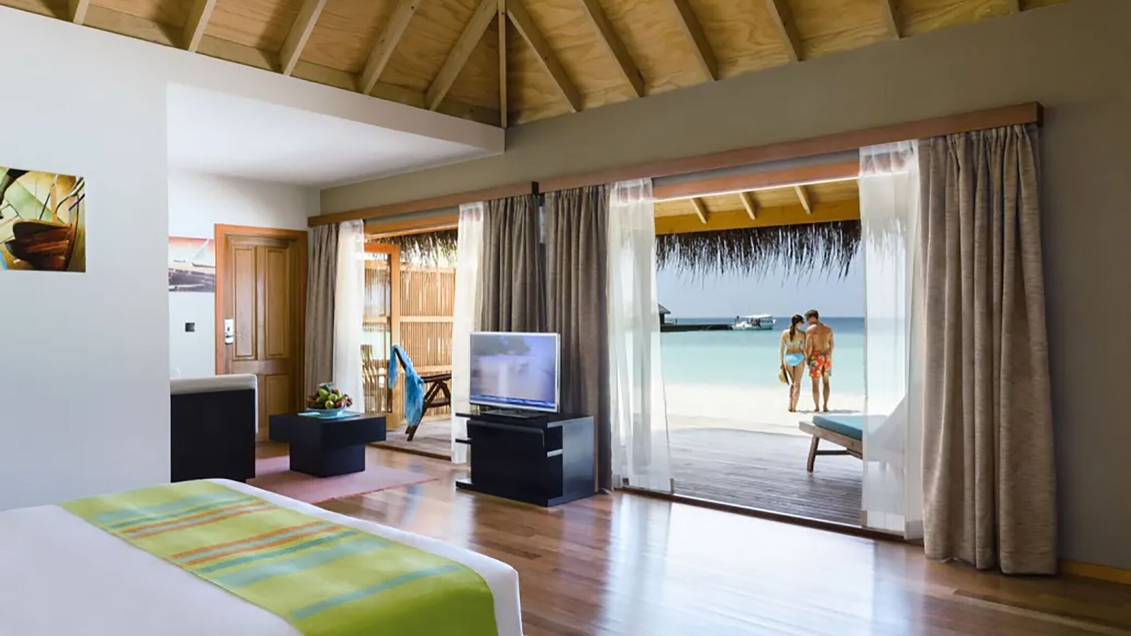 Veligandu-2024-Jacuzzi-Beach-Villa-005-113061-Hybris