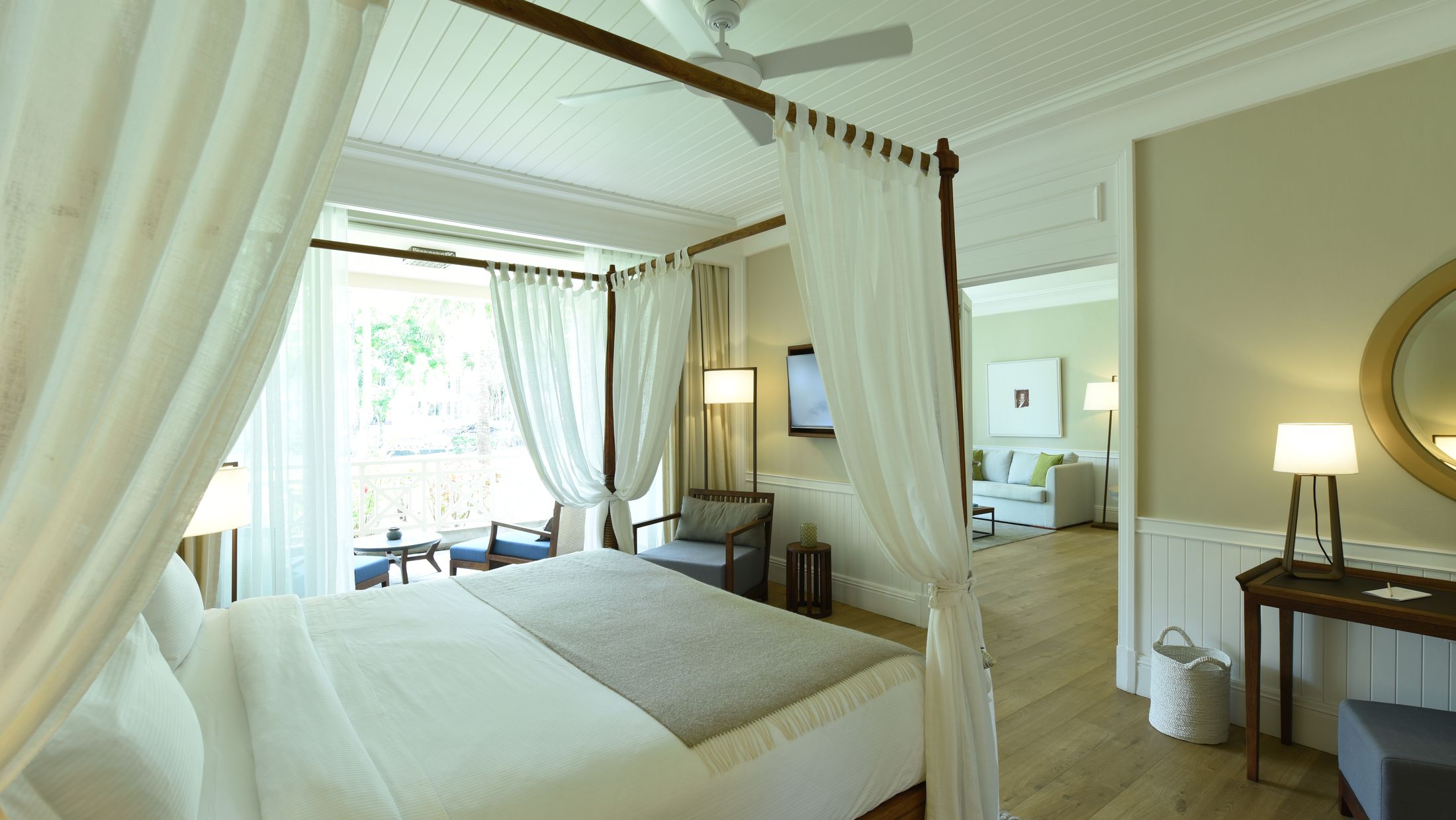 117381-Senior-Suite-001-Hybris