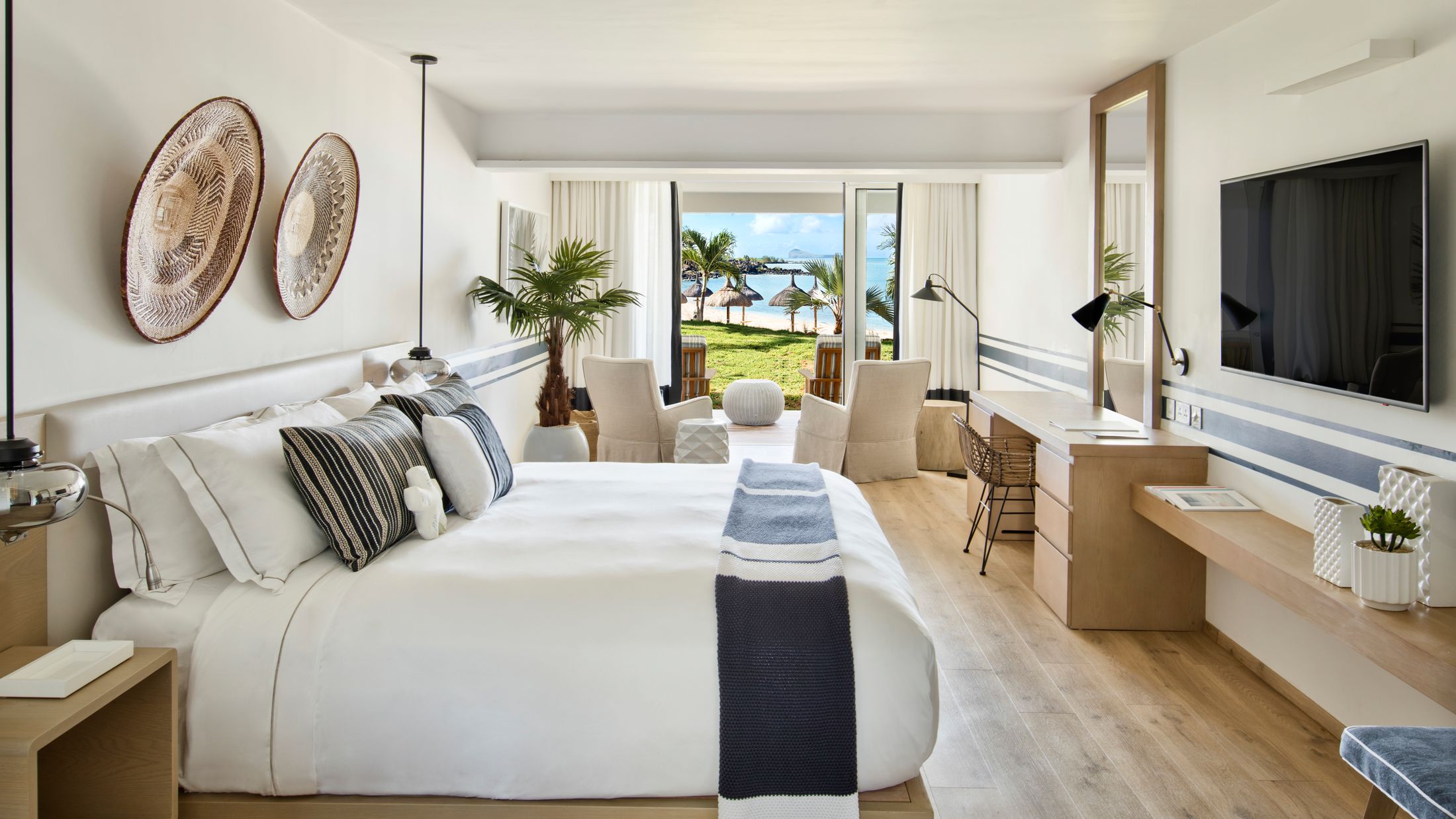 110454-Junior-Suite-Hybris