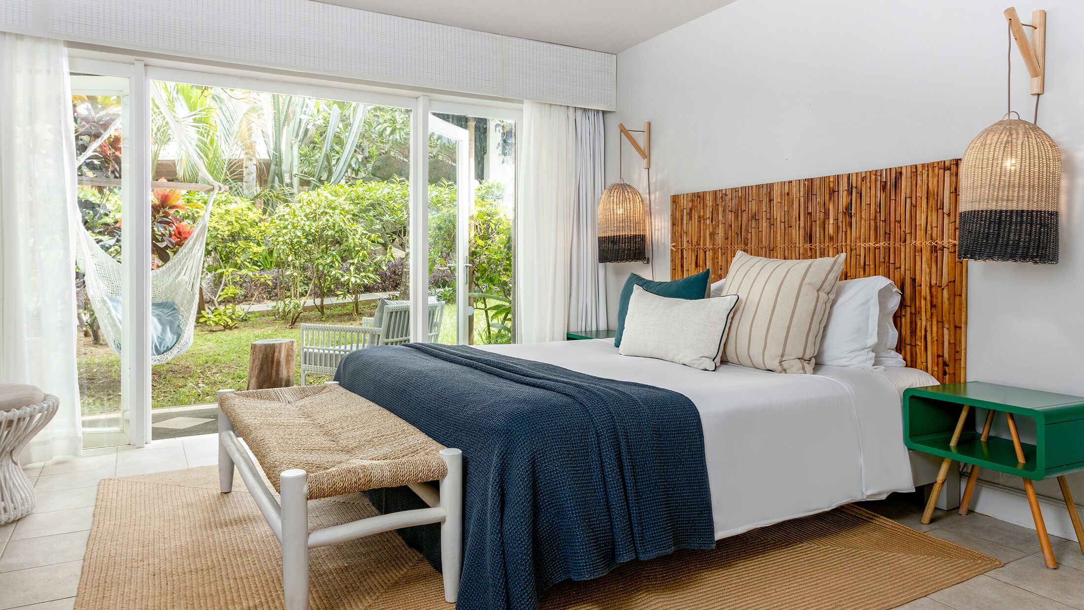 Lagoon-Attitude-2024-Couples-Room-001-121633-Hybris