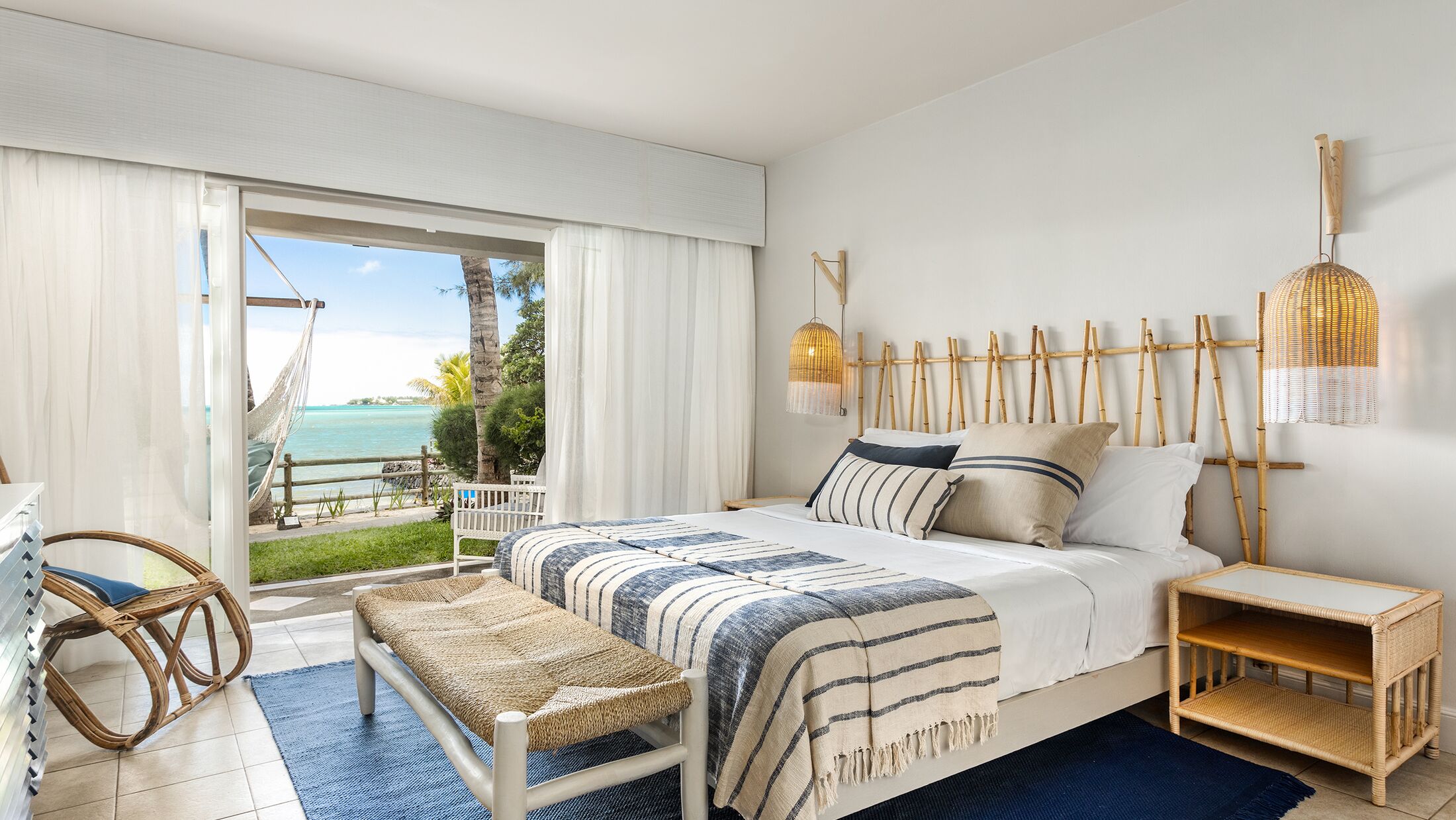 Lagoon-Attitude-2024-Couples-Seafront-Room-004-121633-Hybris