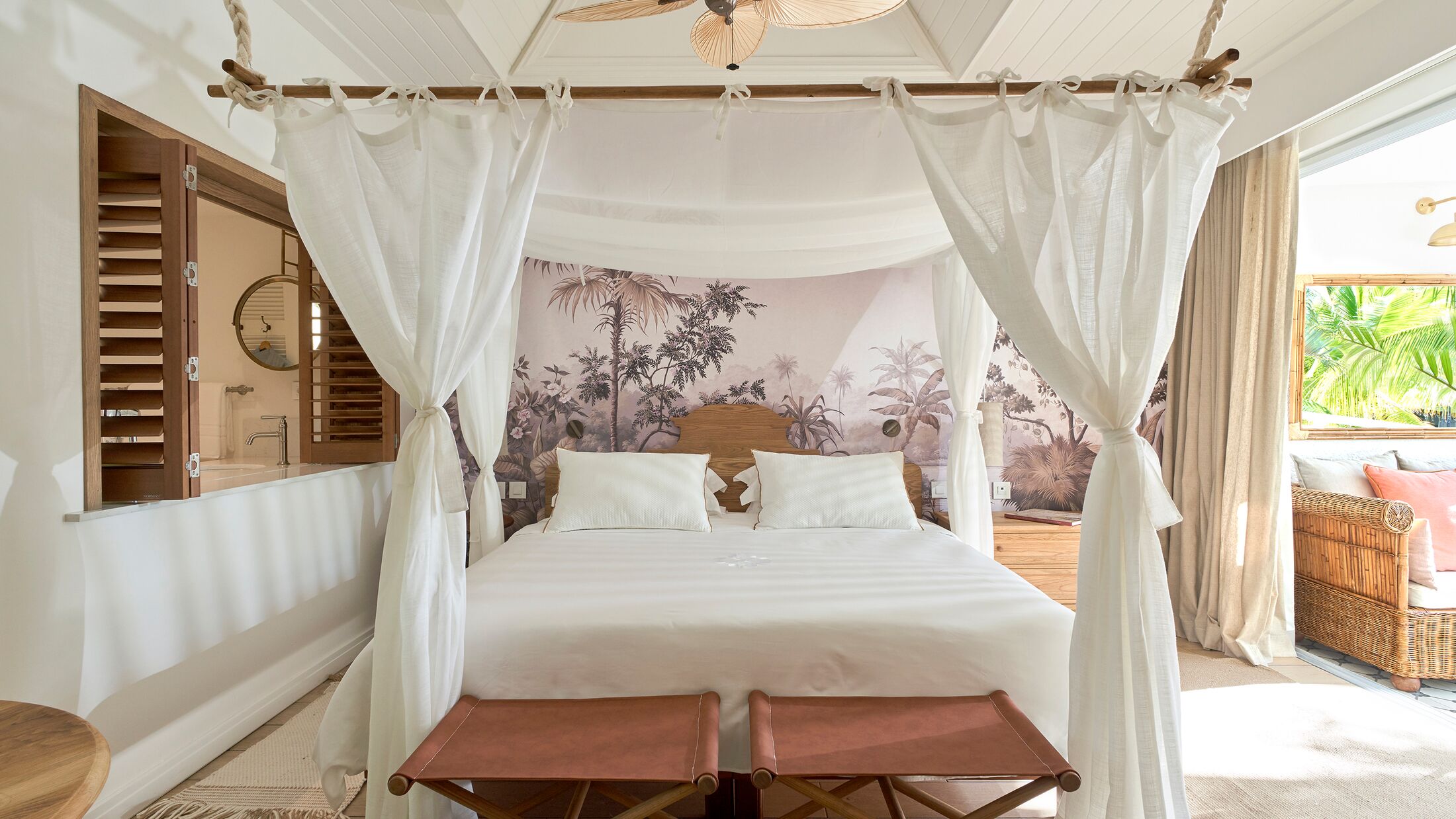 Paradise-Cove-2023-Deluxe-Premium-Suite-007-105754-Hybris