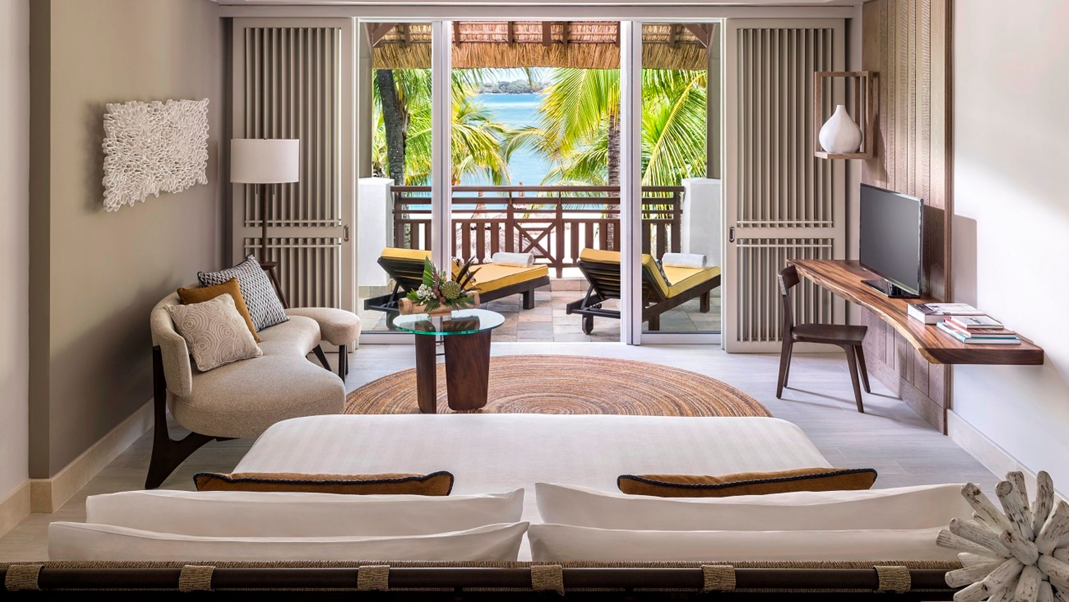 120431-Deluxe-Suite-001-Hybris