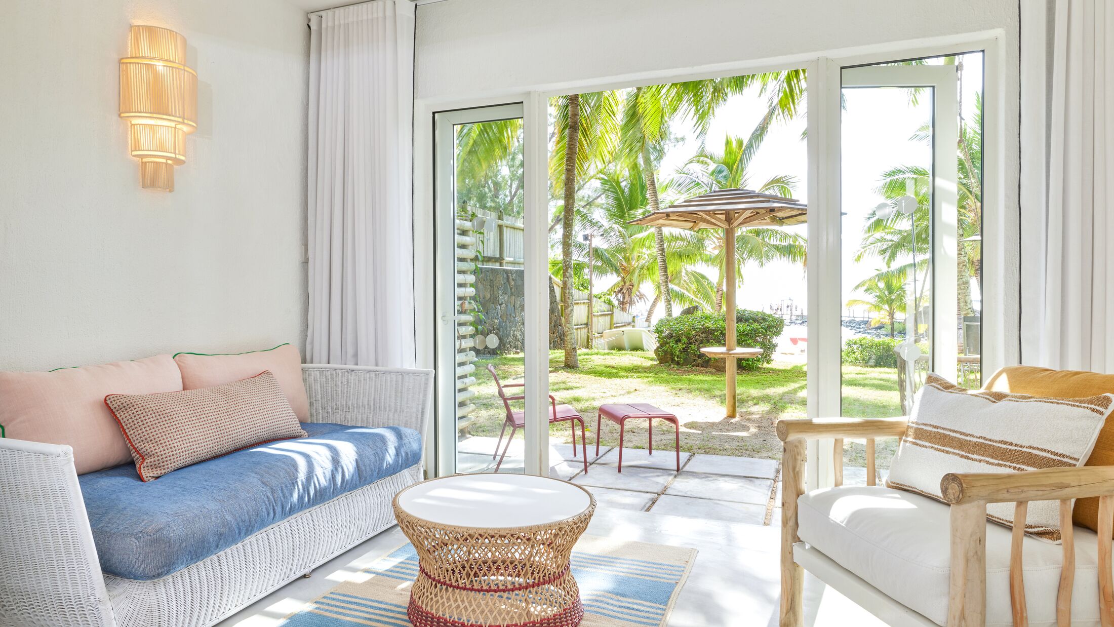 Zilwa-Attitude-2024-Couple-Beachfront-Junior-Suite-002-119511-Hybris