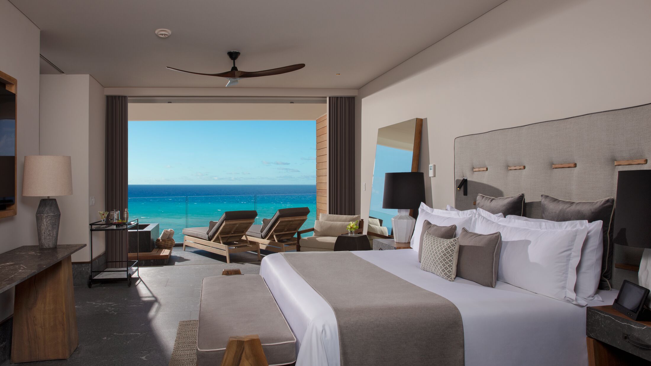 Secrets-Moxche-2023-Preferred-Club-Master-Suite-Oceanfront-001-121871-Hybris