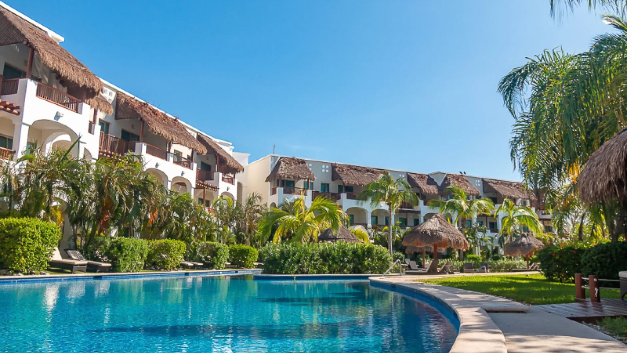 Valentin-Imperial-Maya-2024-Golden-Pool-006-115219-Hybris