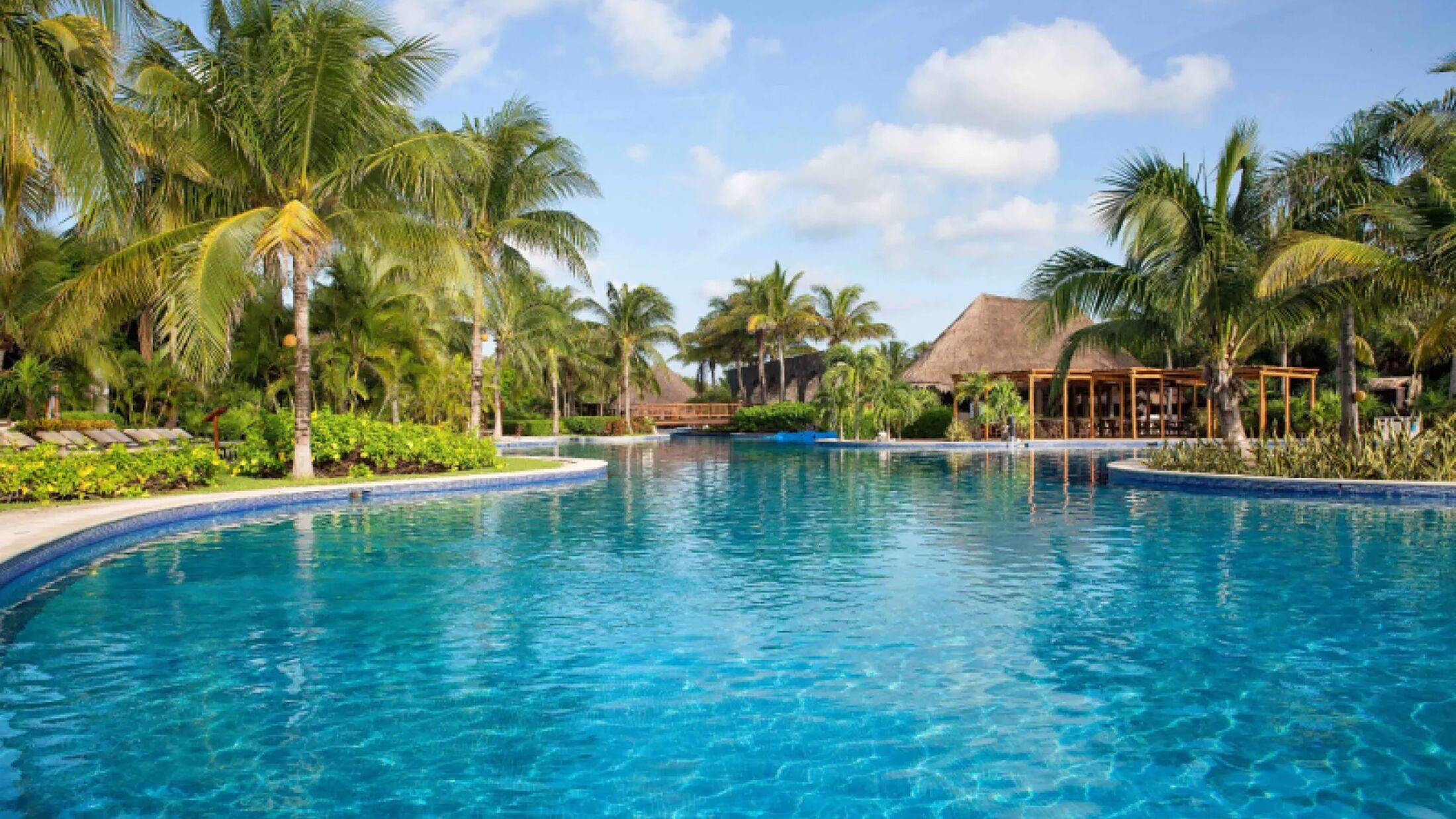 Valentin-Imperial-Maya-2024-Main-Pool-002-115219-Hybris