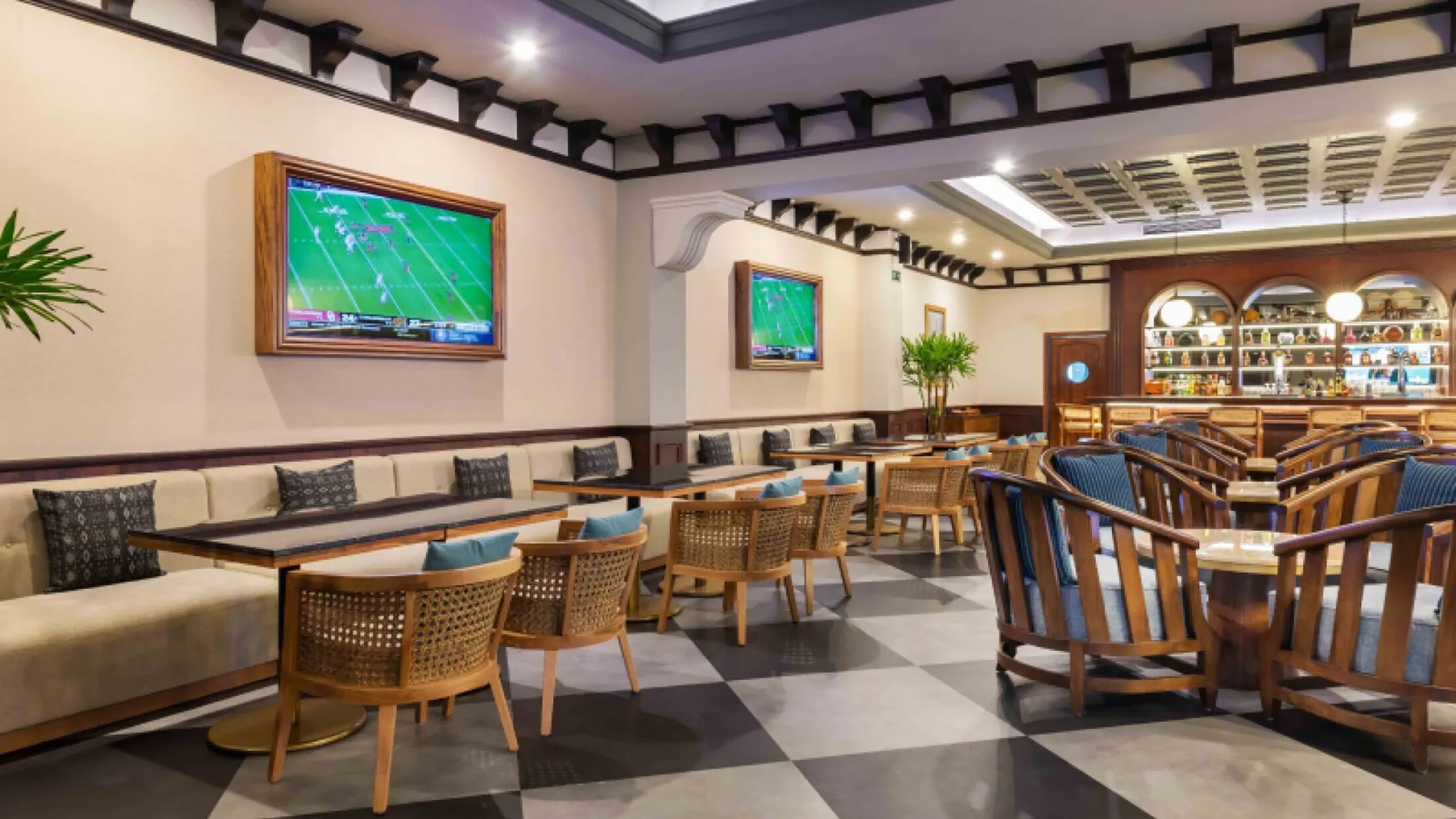 Valentin-Imperial-Maya-2024-Sports-Bar-005-115219-Hybris