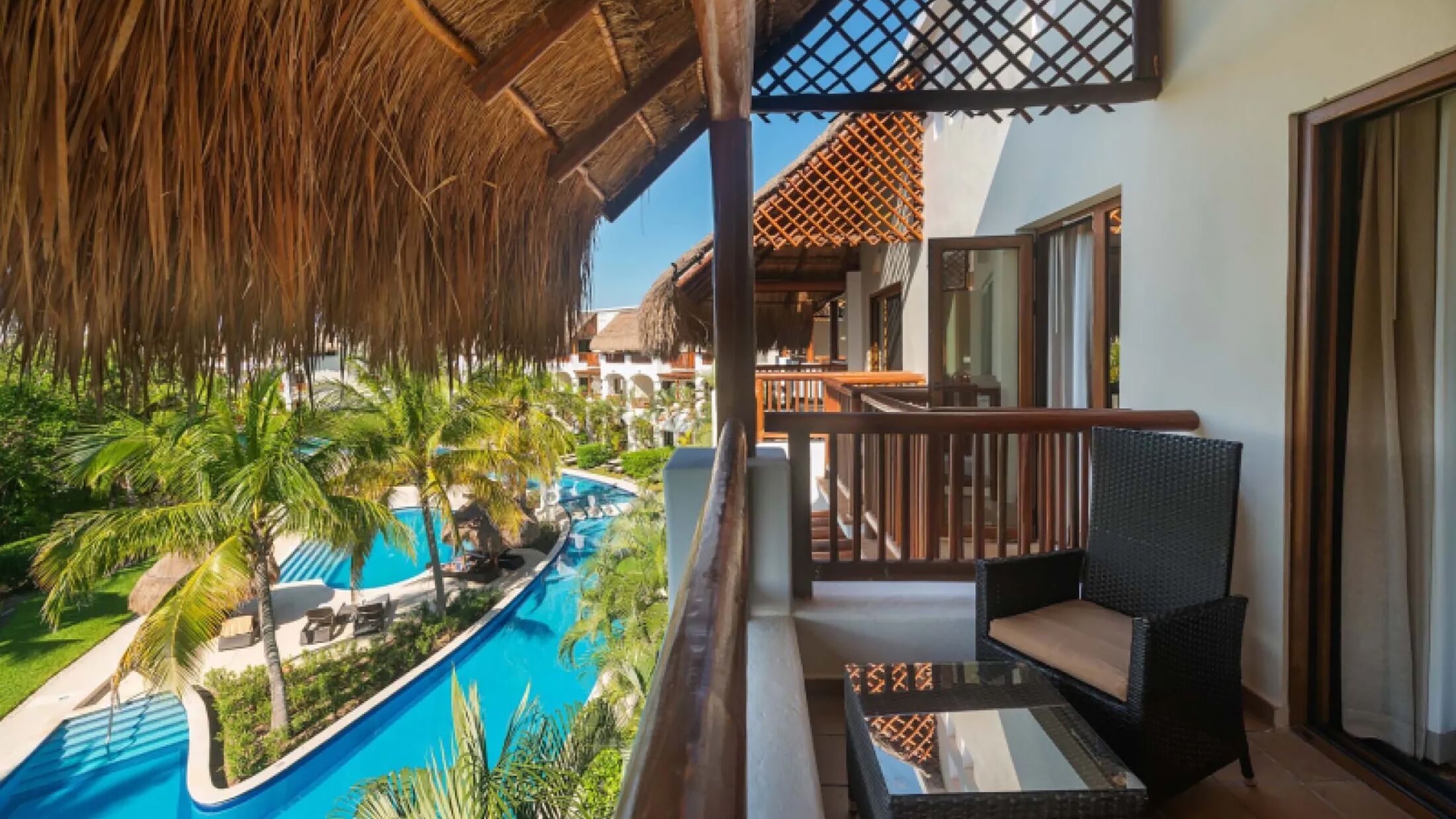 Valentin-Imperial-Maya-2024-Golden-Junior-Suite-001-115219-Hybris