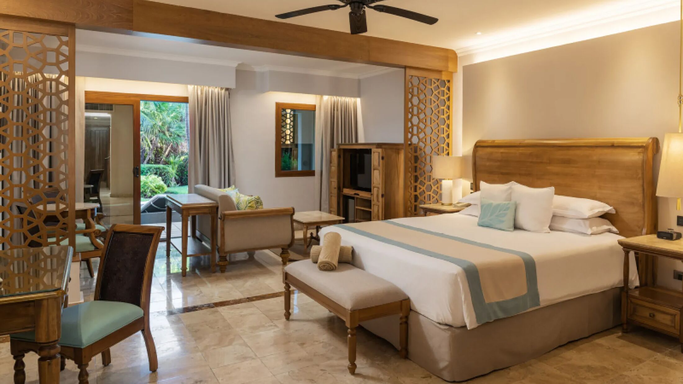 Valentin-Imperial-Maya-2024-Golden-Junior-Suite-006-115219-Hybris