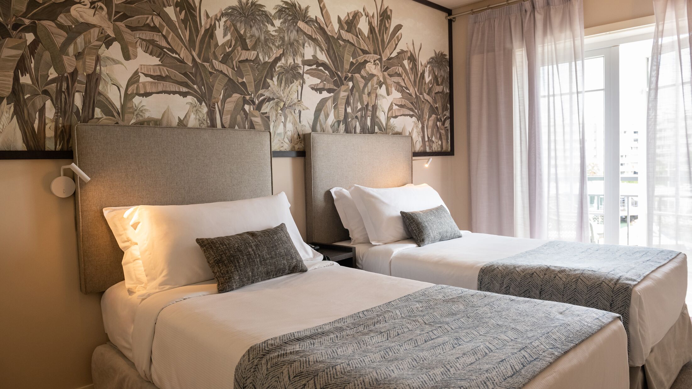 Domes-Lake-2024-Elite-Sapphire-Two-Bedroom-Residence-005-114379-Hybris