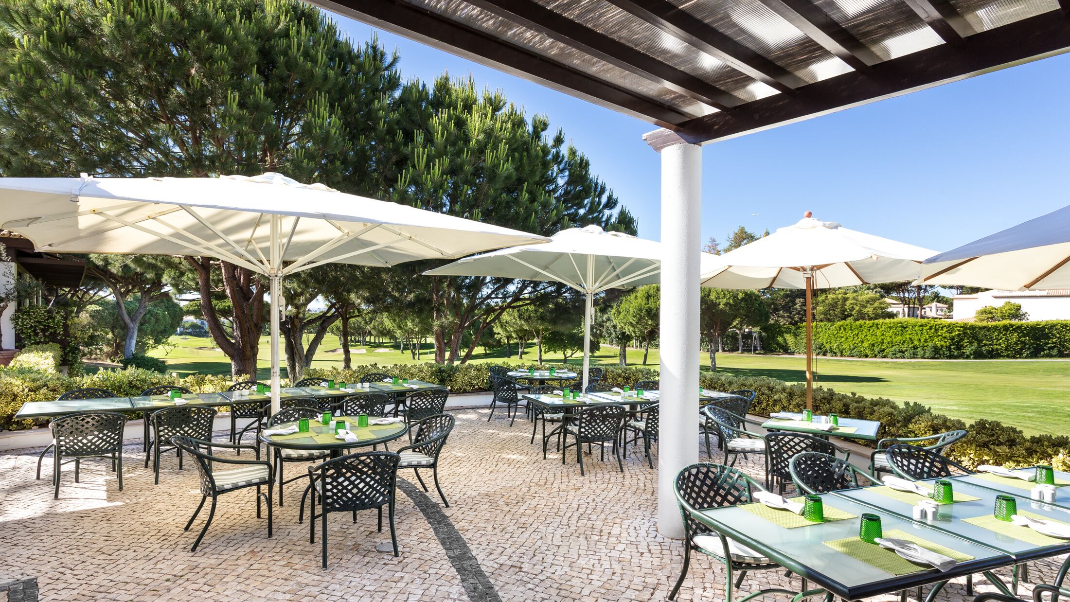 Pine-Cliffs-Hotel-2022-Clubhouse-Restaurant-004-100238-Hybris