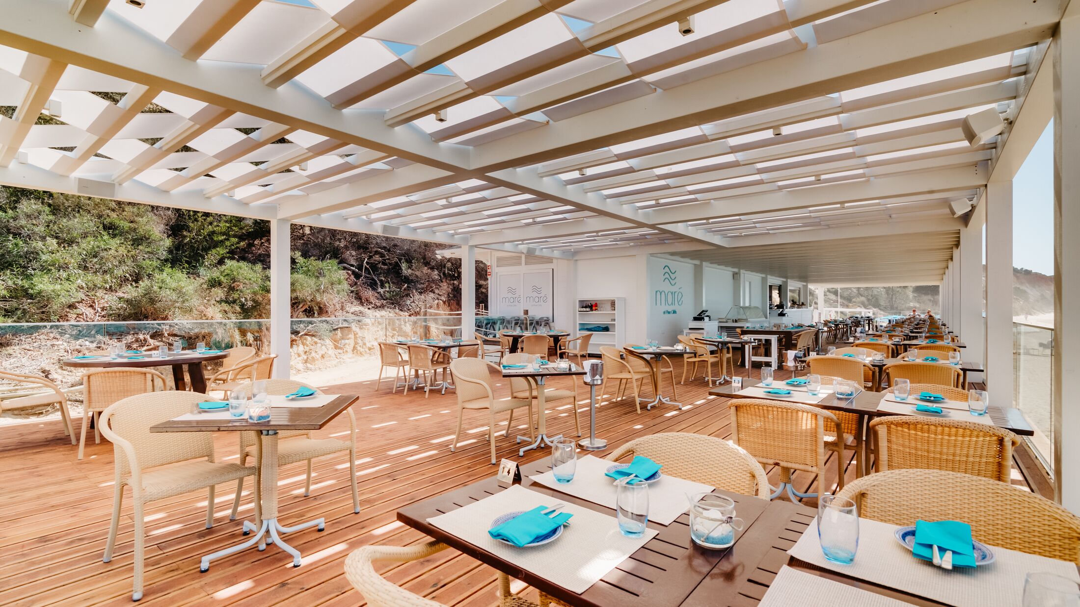 Pine-Cliffs-Hotel-2022-Mare-Beach-Club-Restaurant-020-100238-Hybris