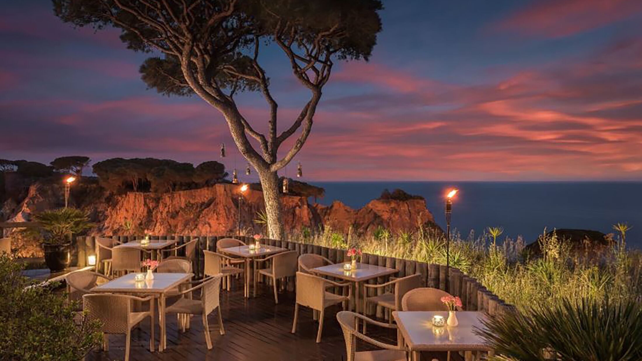Pine-Cliffs-Hotel-2022-Mirador-Bar-001-100238-Hybris