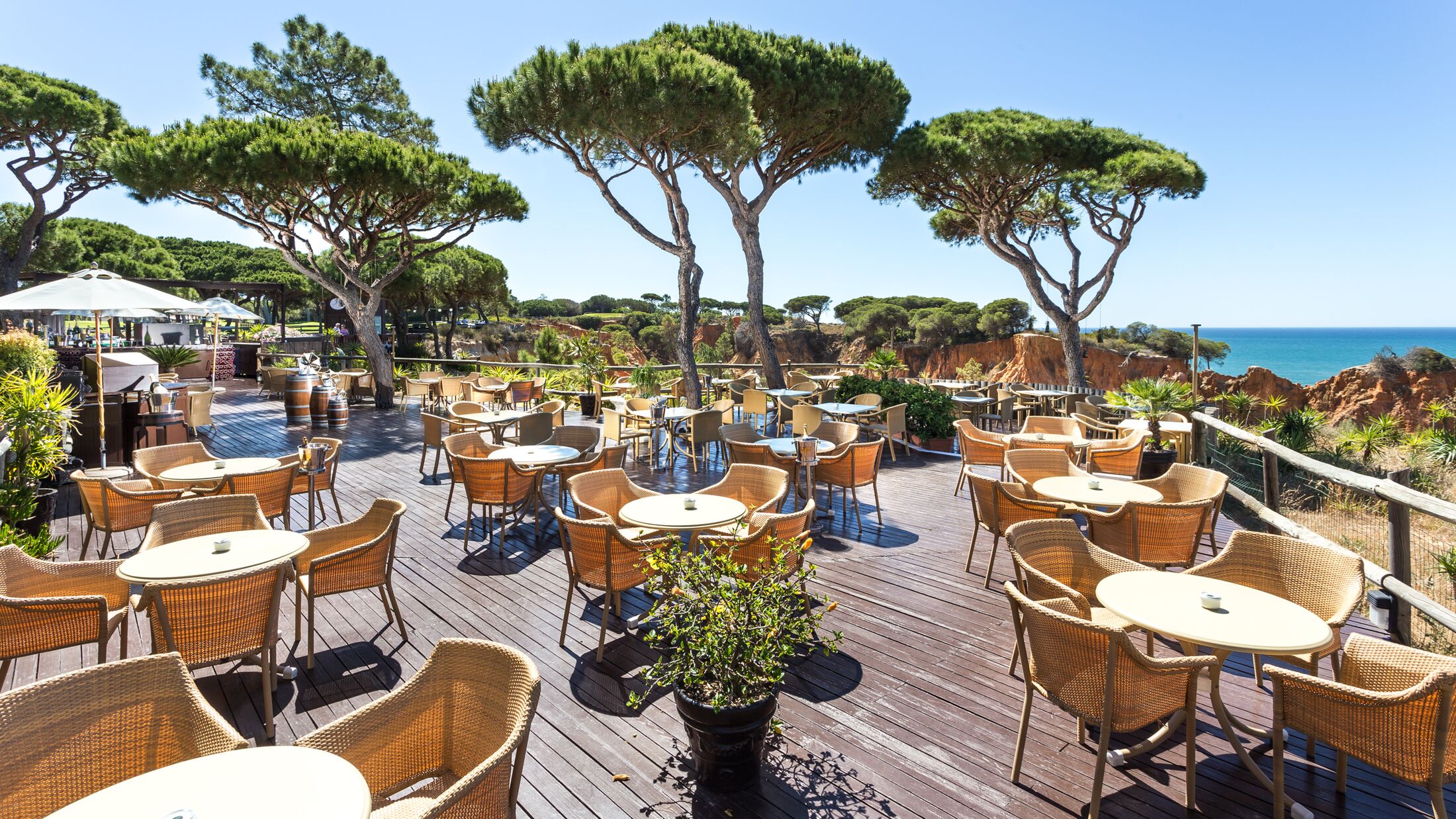 Pine-Cliffs-Hotel-2022-Mirador-Bar-003-100238-Hybris