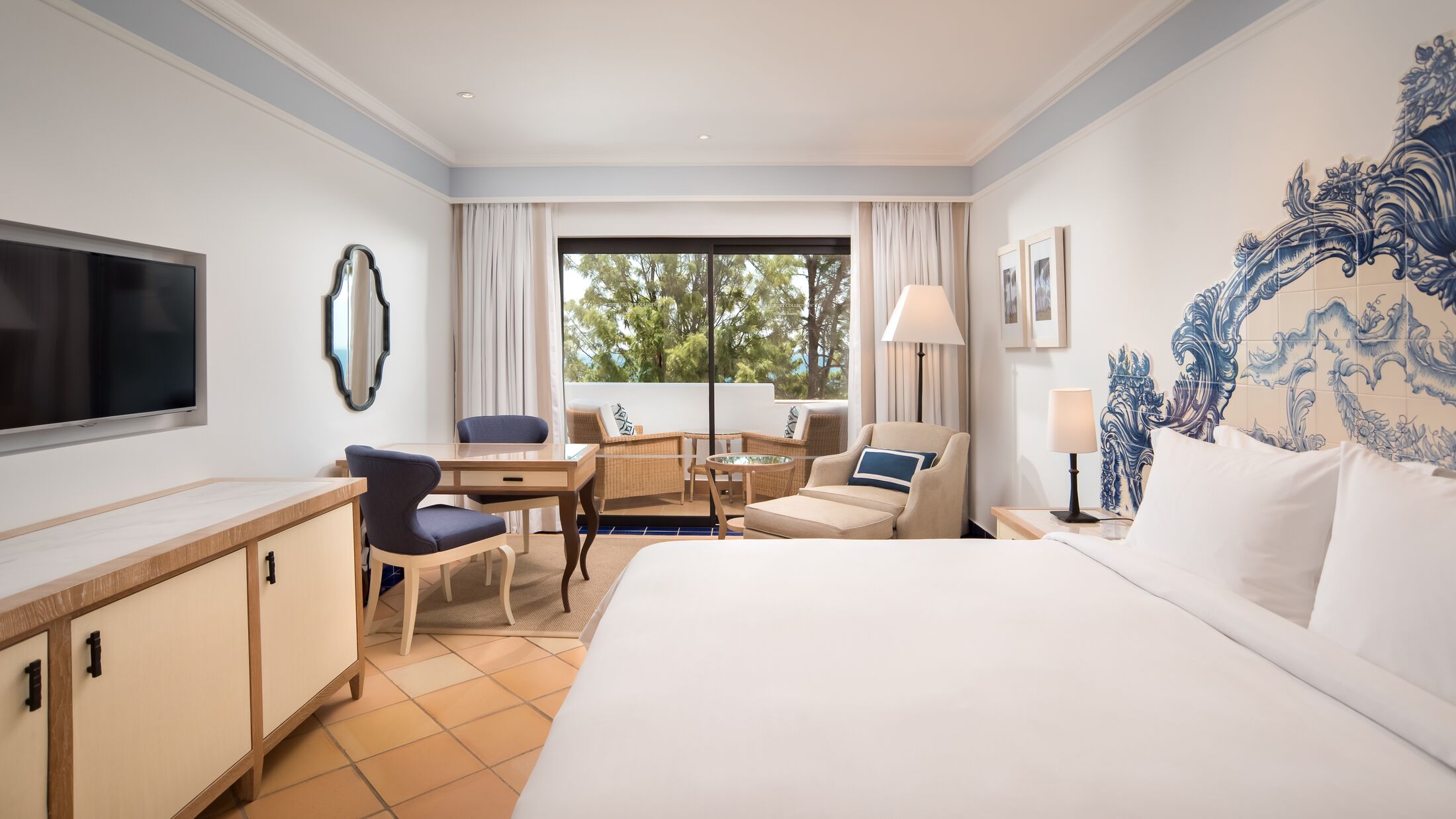 Pine-Cliffs-Hotel-2022-Deluxe-Queen-Resort-View-001-100238-Hybris