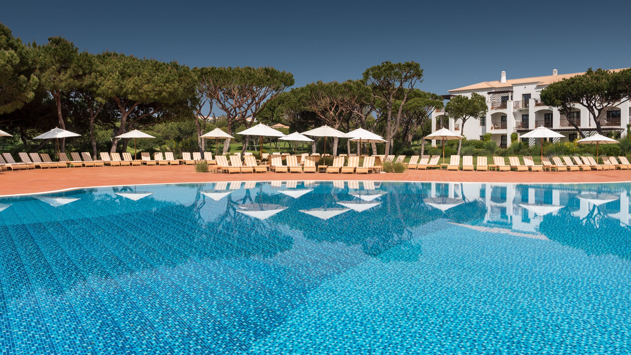 Pine-Cliff-Residence-2022-Swimming-Pool-008-117883-Hybris