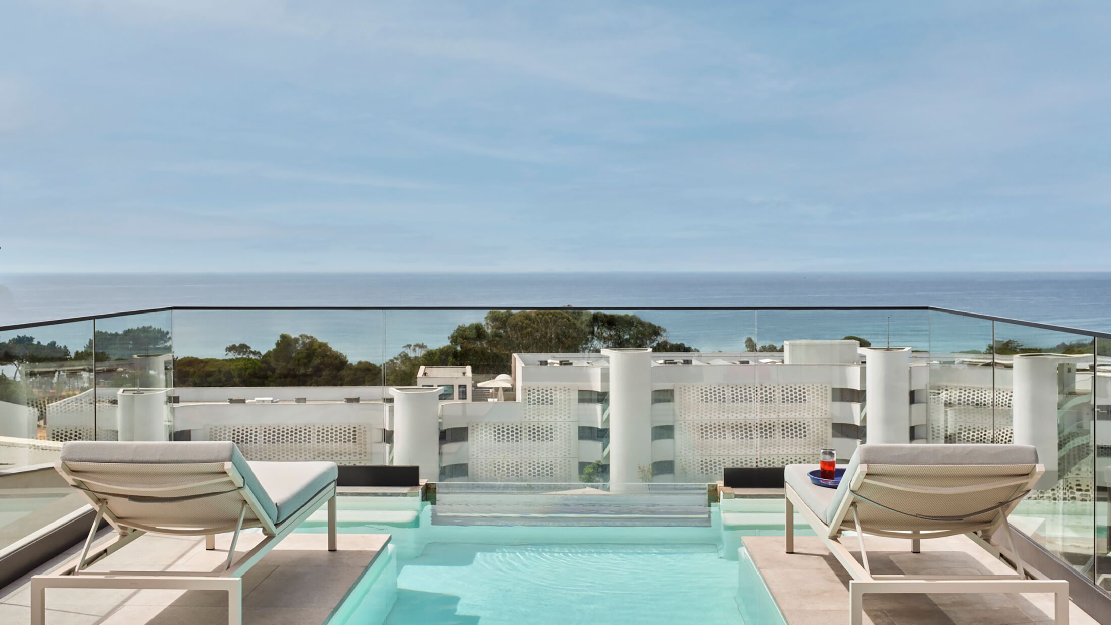 W-Algarve-2024-E-WOW-Suite-006-121951-Hybris