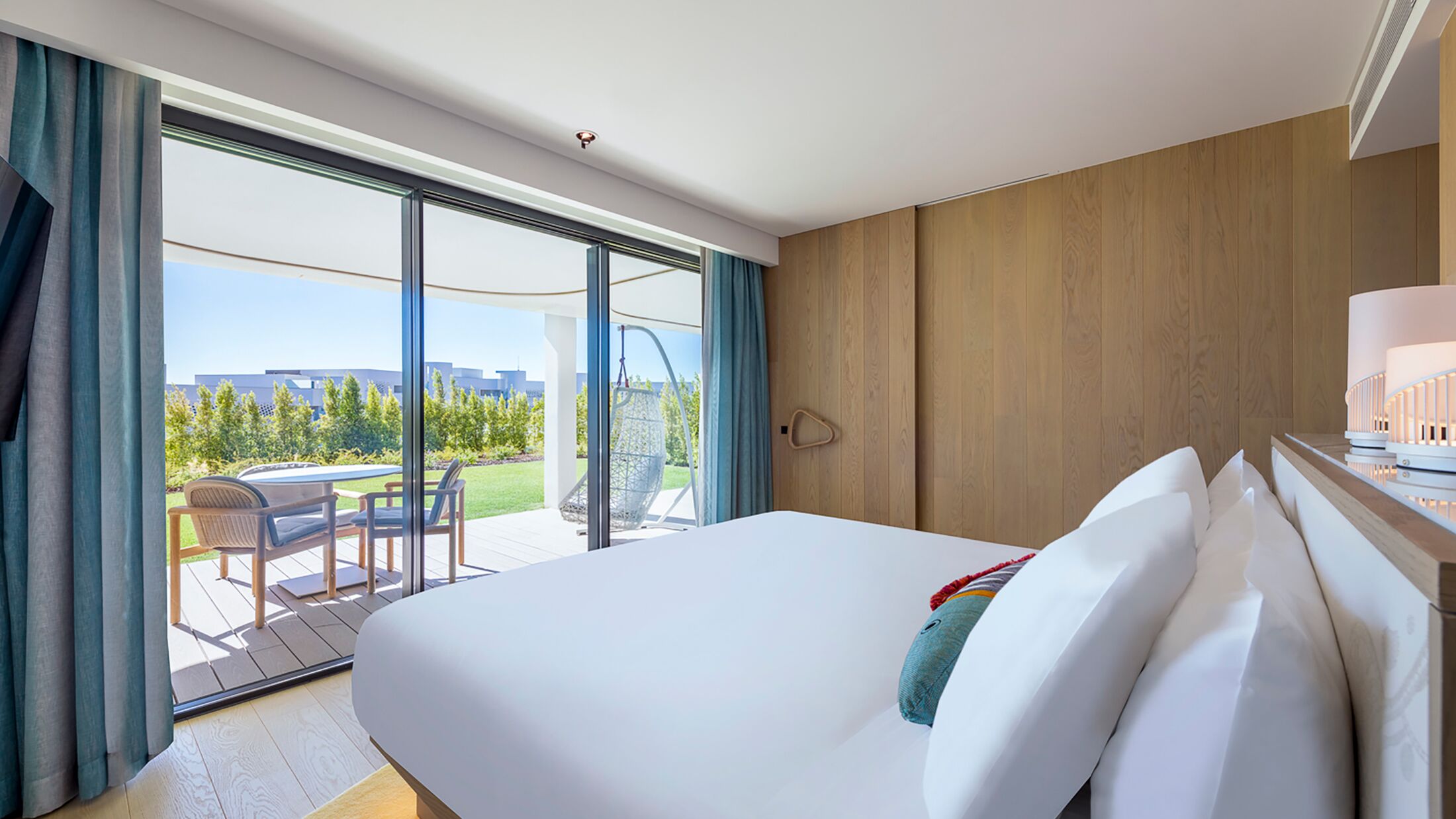 W-Algarve-2024-Fantastic-Two-Bedroom-Residence-Garden-Access-005-121951-Hybris