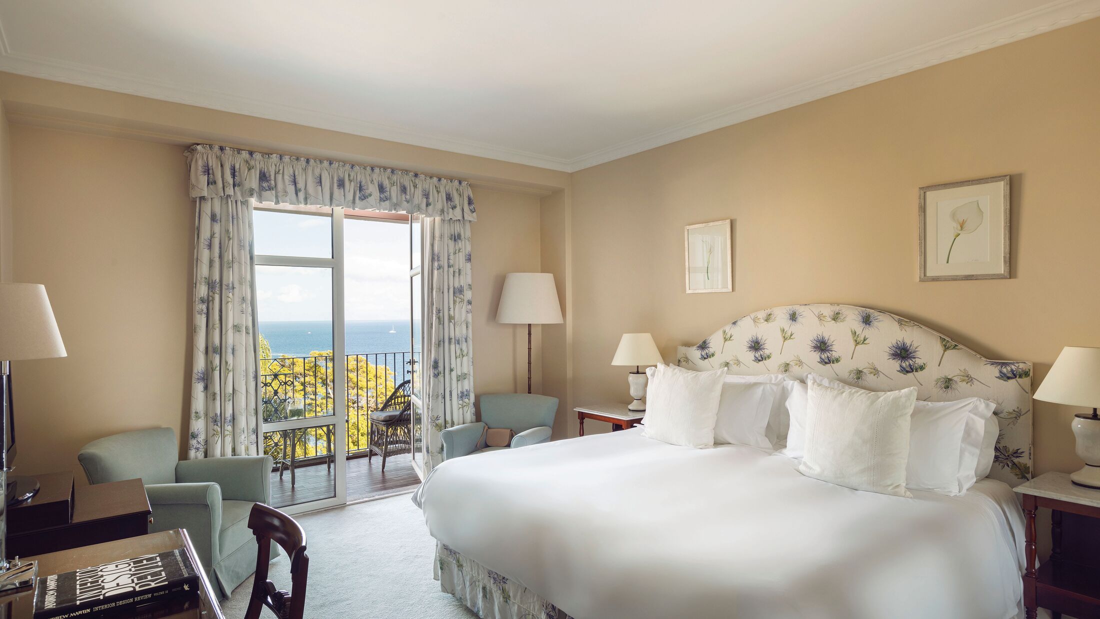 Belmond-Reids-Palace-2024-Deluxe-Room-Sea-View-001-100605-Hybris