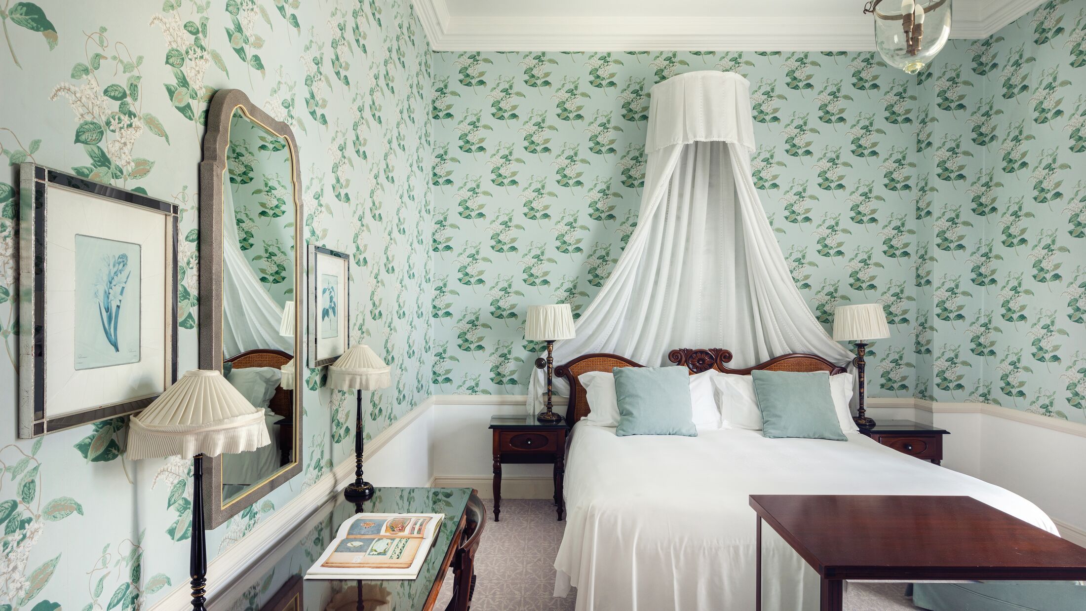 Belmond-Reids-Palace-2024-Superior-Suite-003-100605-Hybris