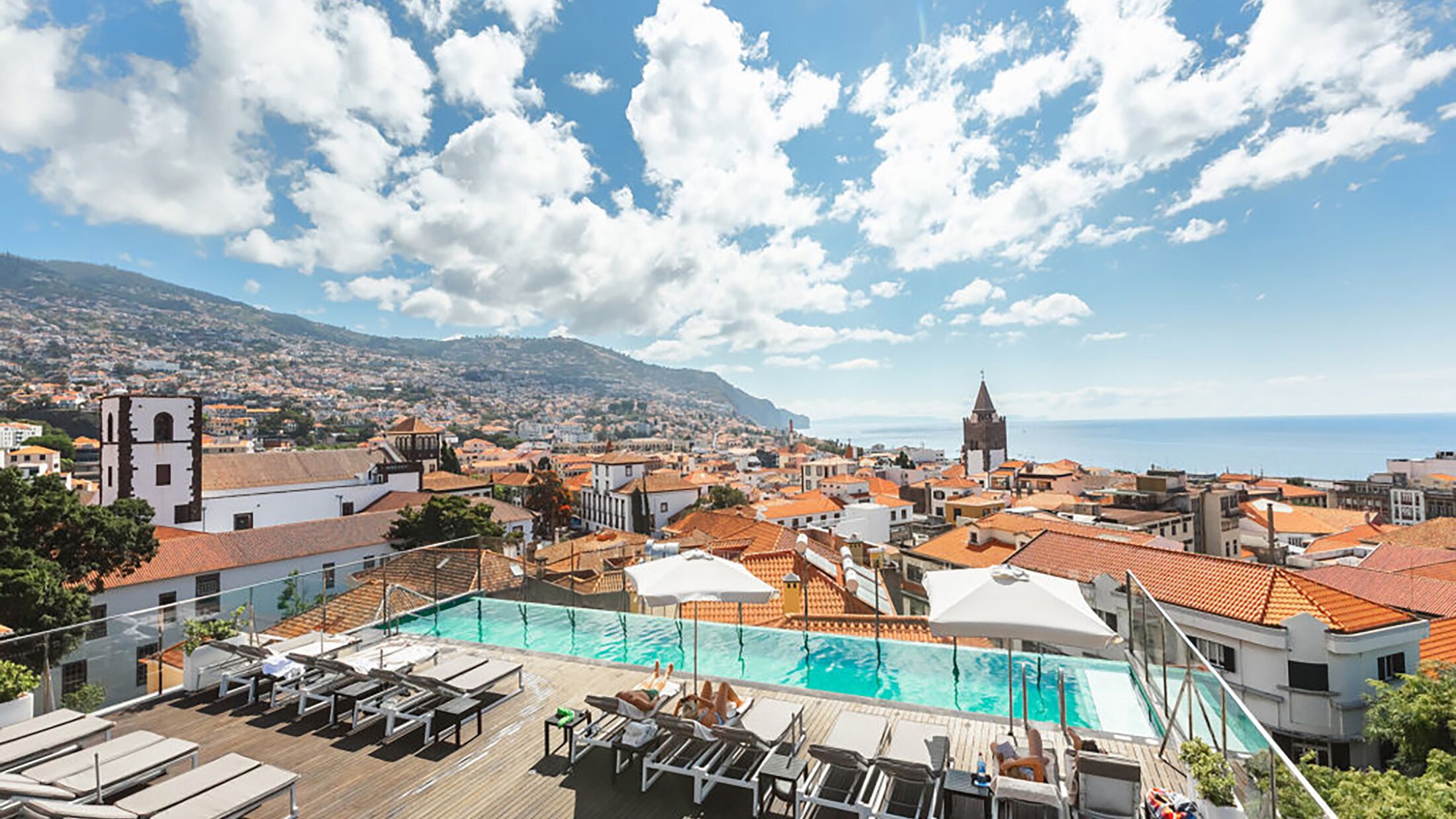 Castanheiro-Madeira-2023-Swimming-Pool-001-300341-Hybris