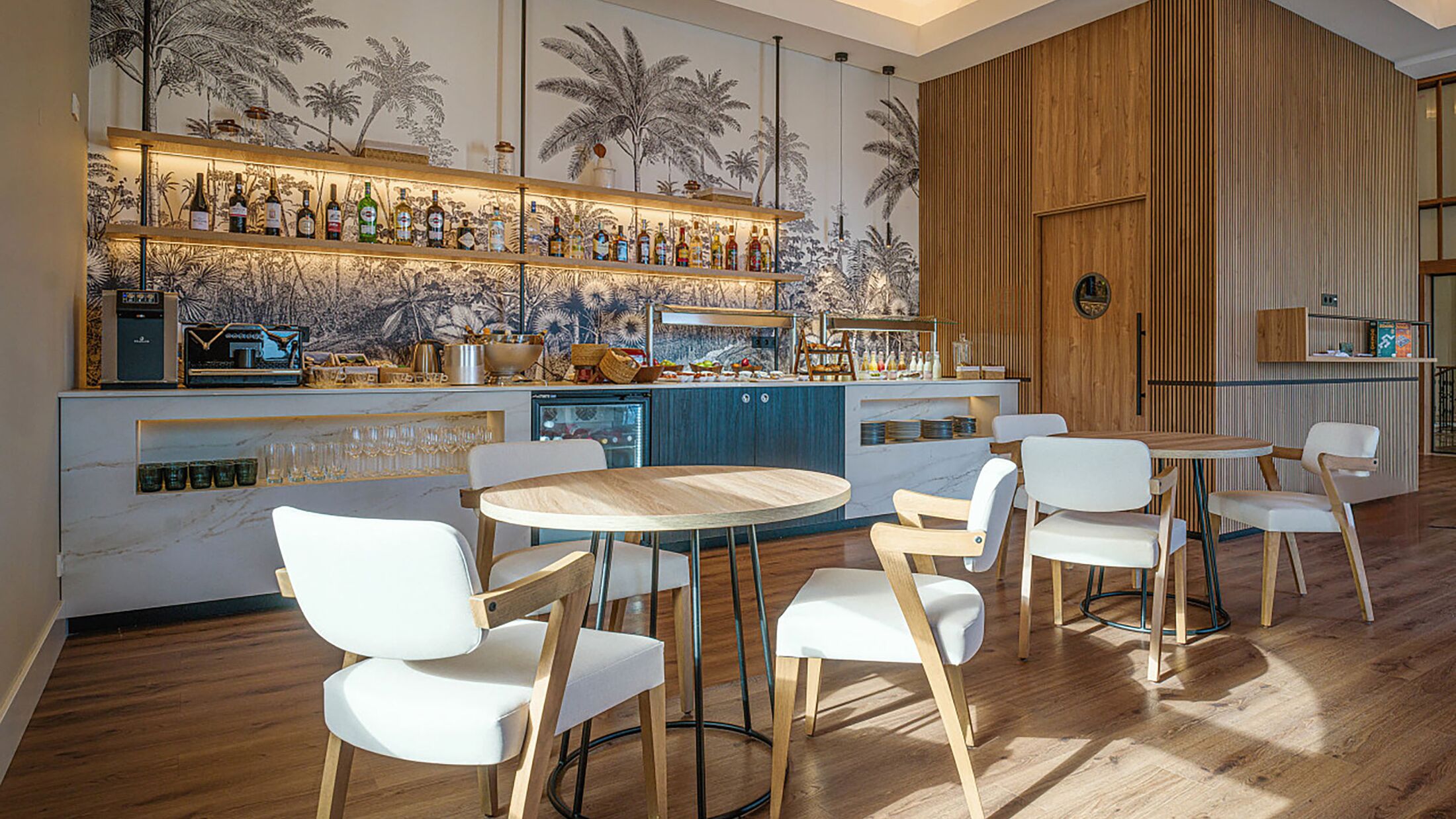 Preferred Club Lounge