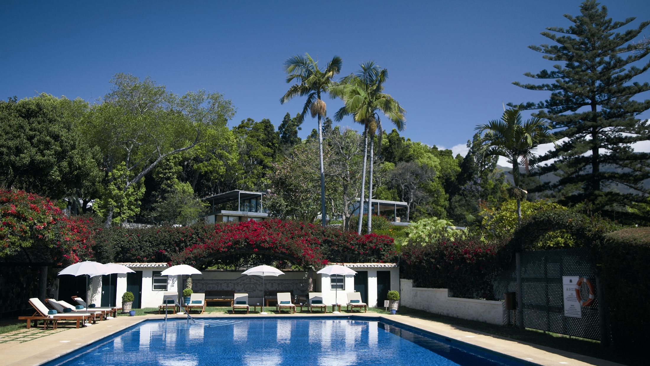 119347-Swimming-Pool-001-Hybris