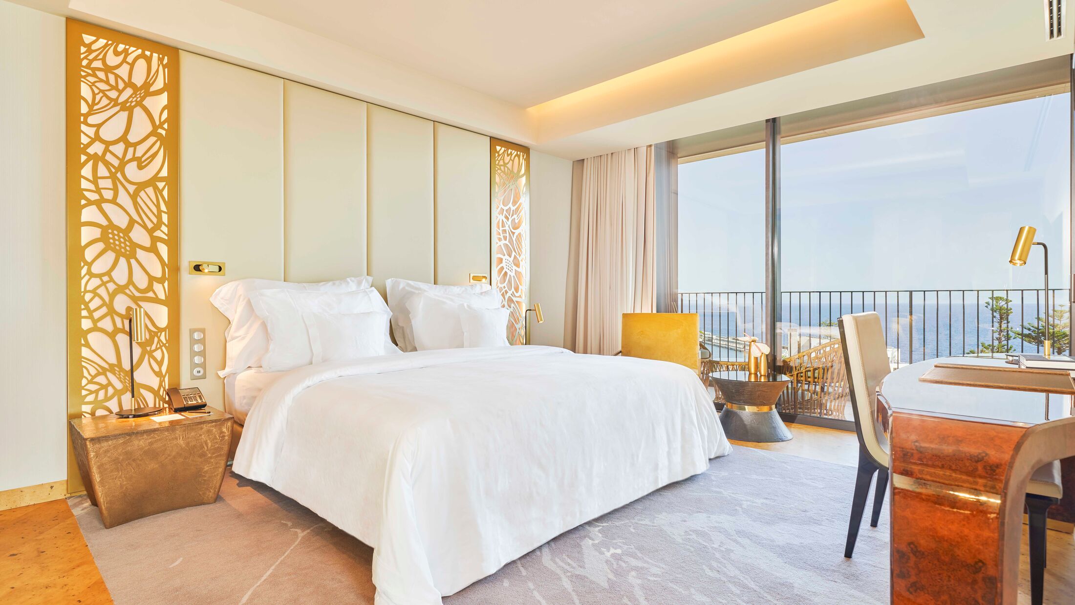 Savoy-Palace-2022-Superior-Ocean-Suite-007-121819-Hybris