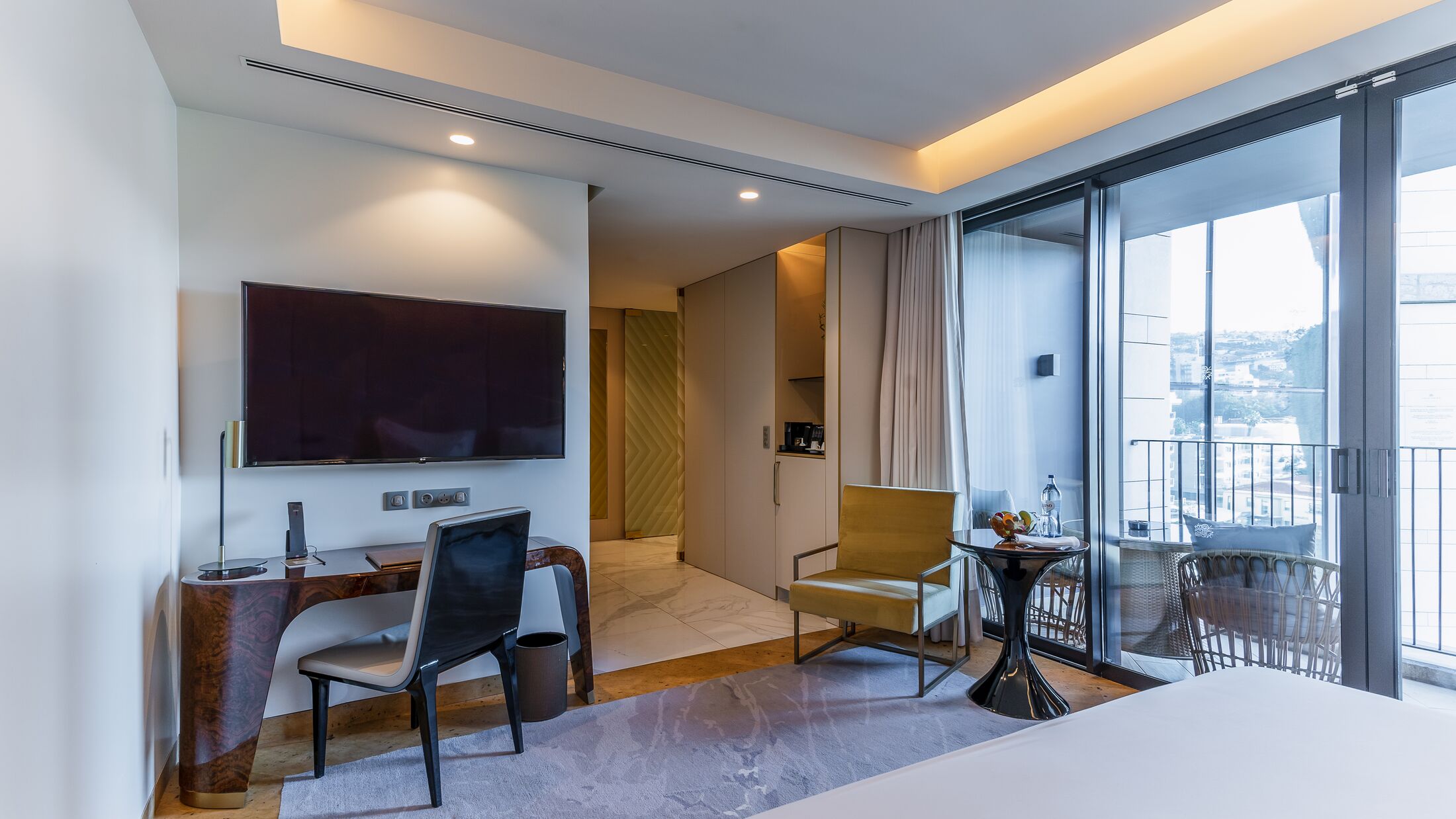 Savoy-Palace-2024-Avenue-Room-002-121819-Hybris