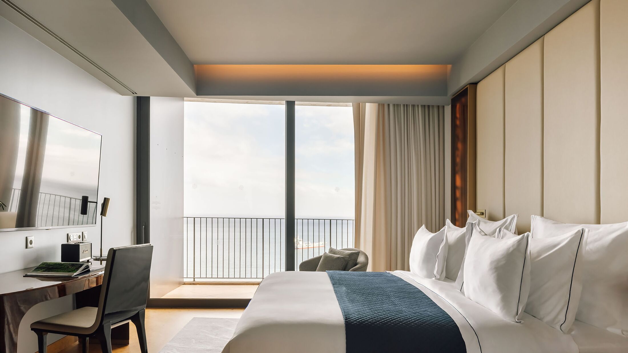 Savoy-Palace-2024-Deluxe-Room-001-121819-Hybris