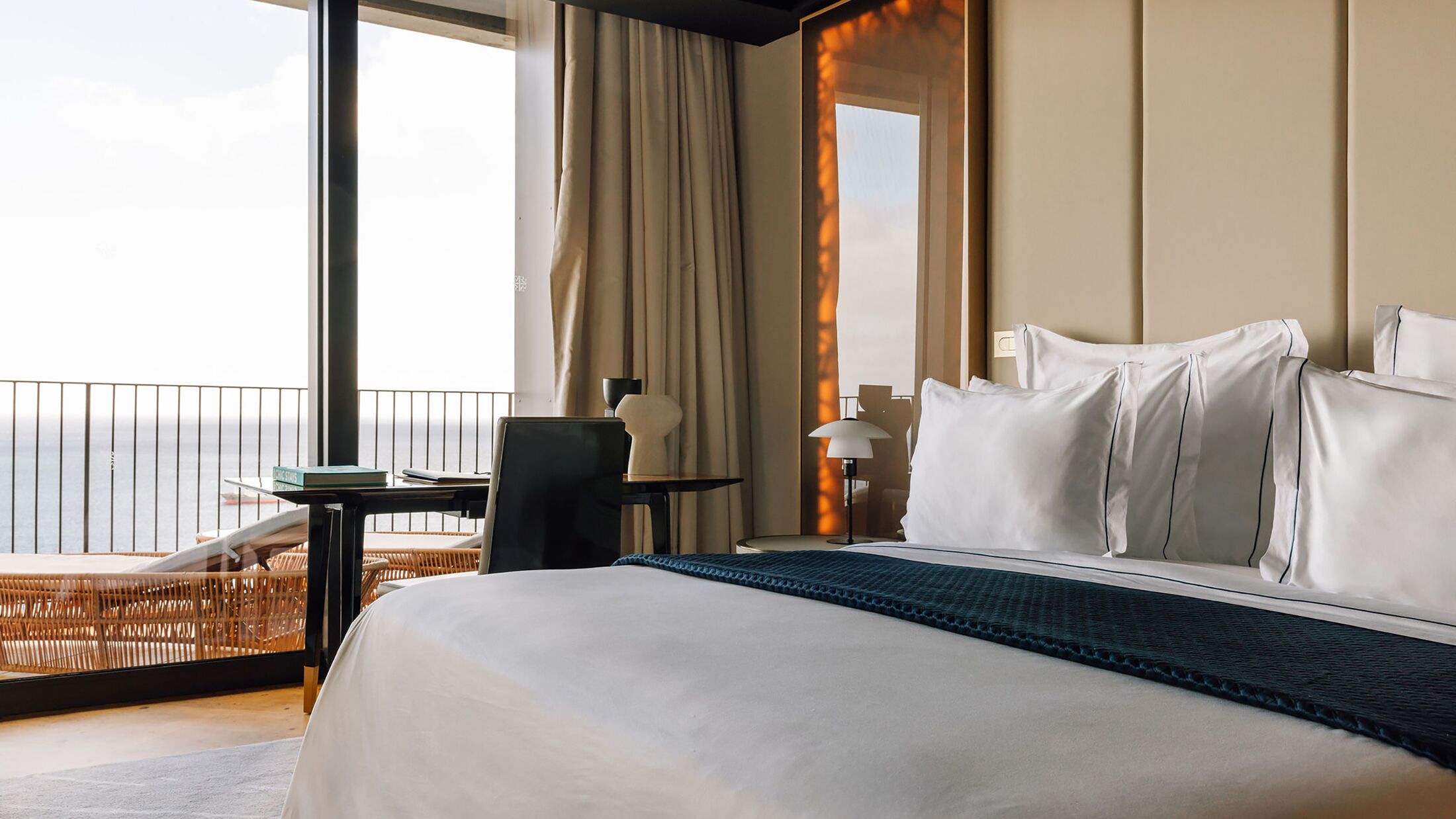 Savoy-Palace-2024-Deluxe-Suite-003-121819-Hybris