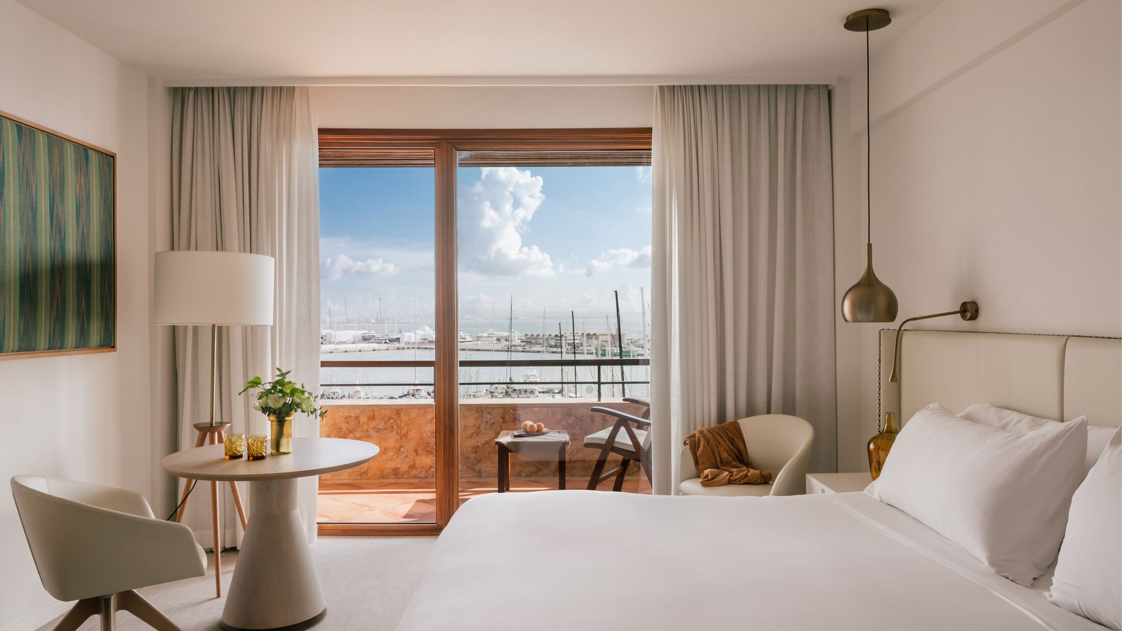 Red Level Room with Sea and Cathedral View