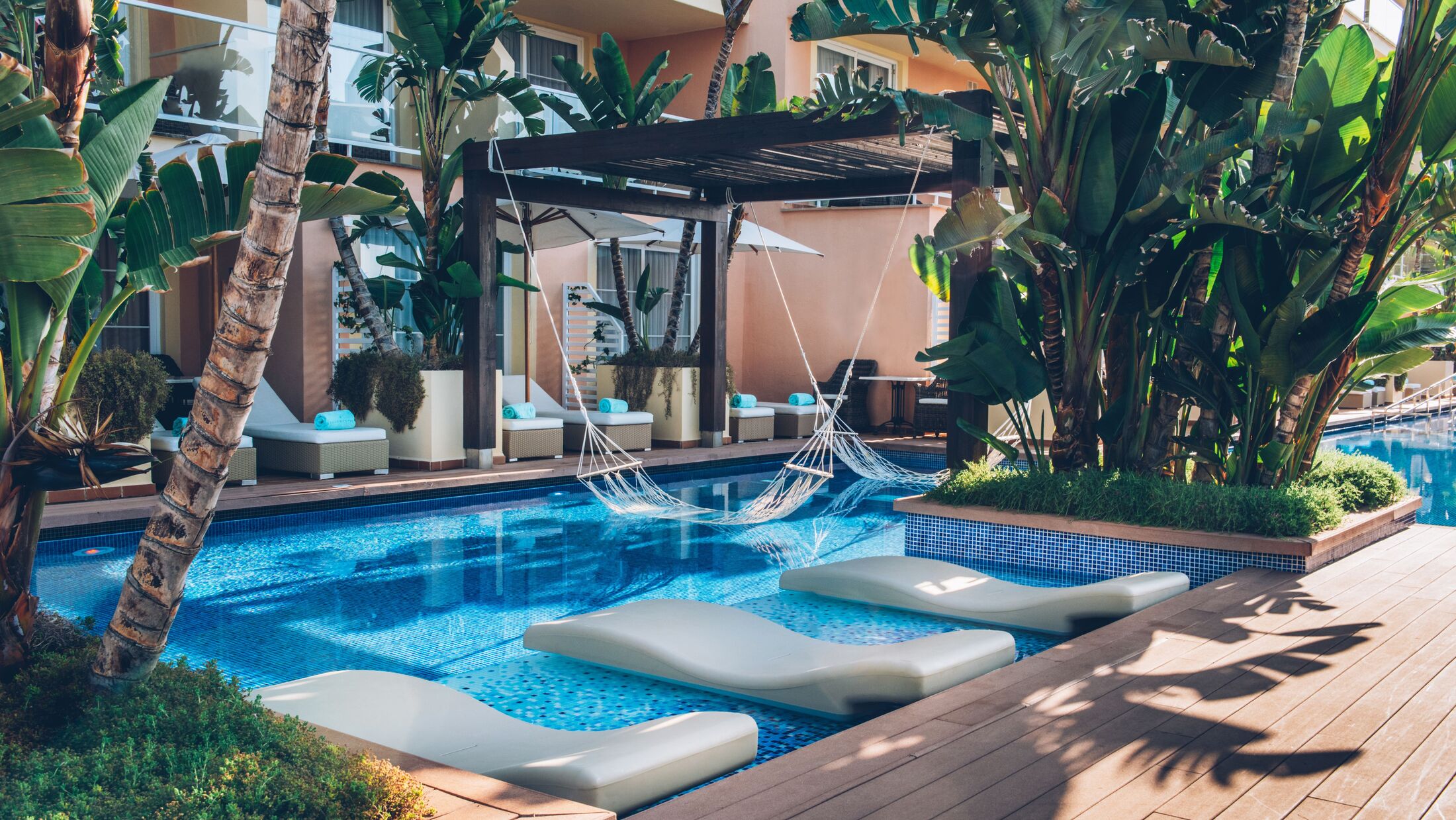 Jardin-del-Sol-2021-Swimming-Pool-002-121804-Hybris