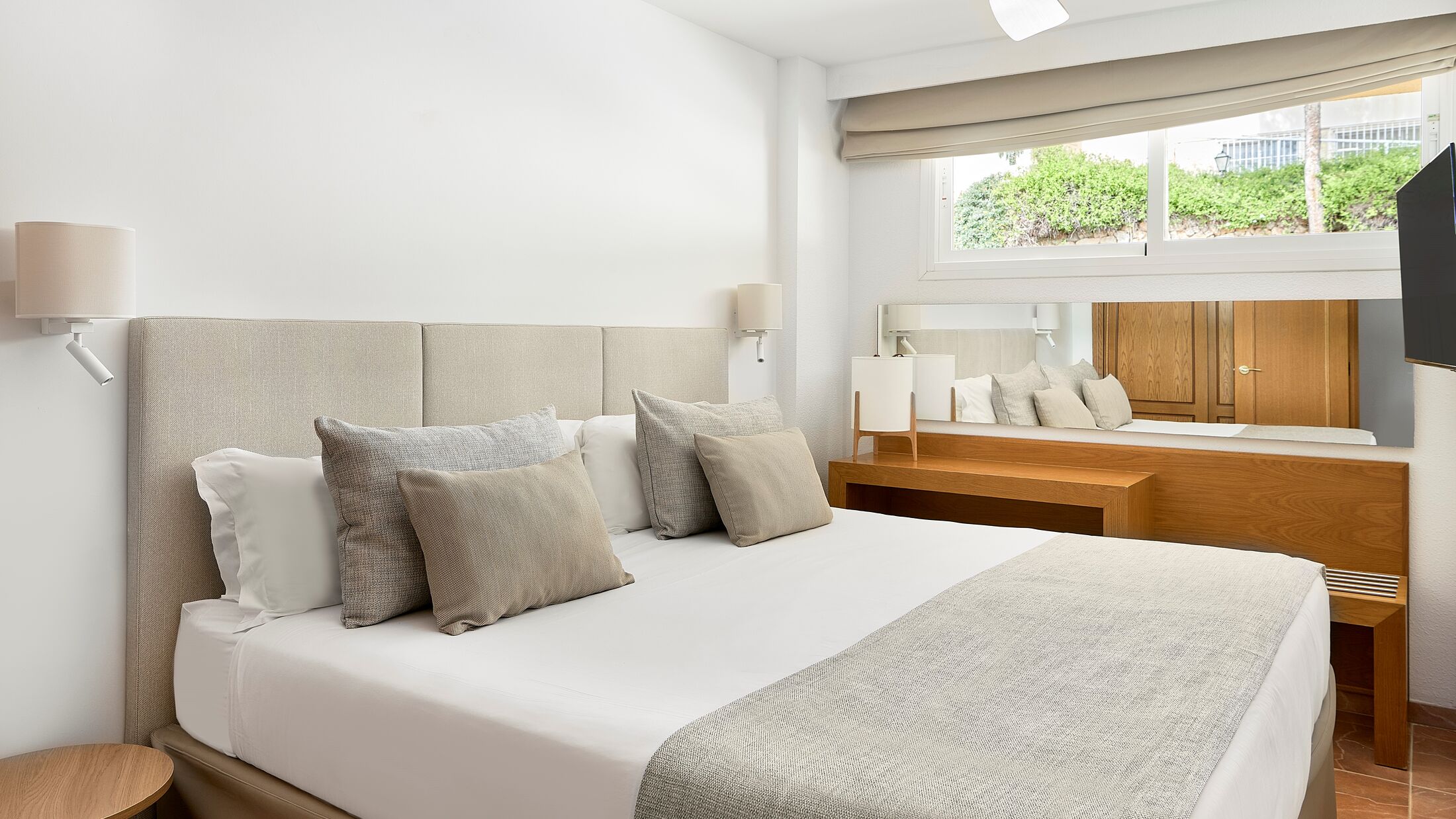 Jardin-del-Sol-2025-Suite-Sea-View-001-121804-Hybris