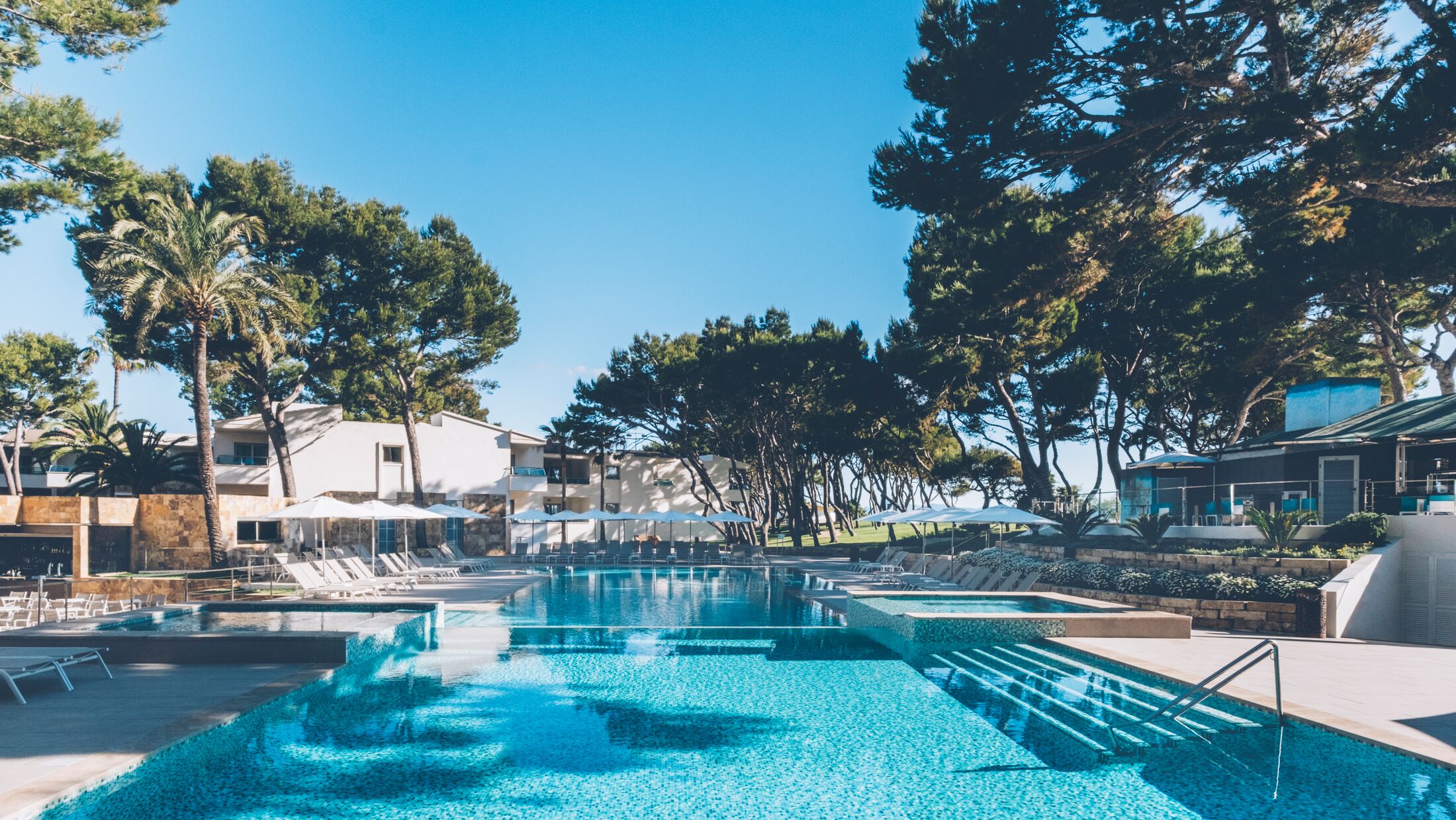 Iberostar-Playa-de-Muro-2024-Main-Pool-002-119075-Hybris