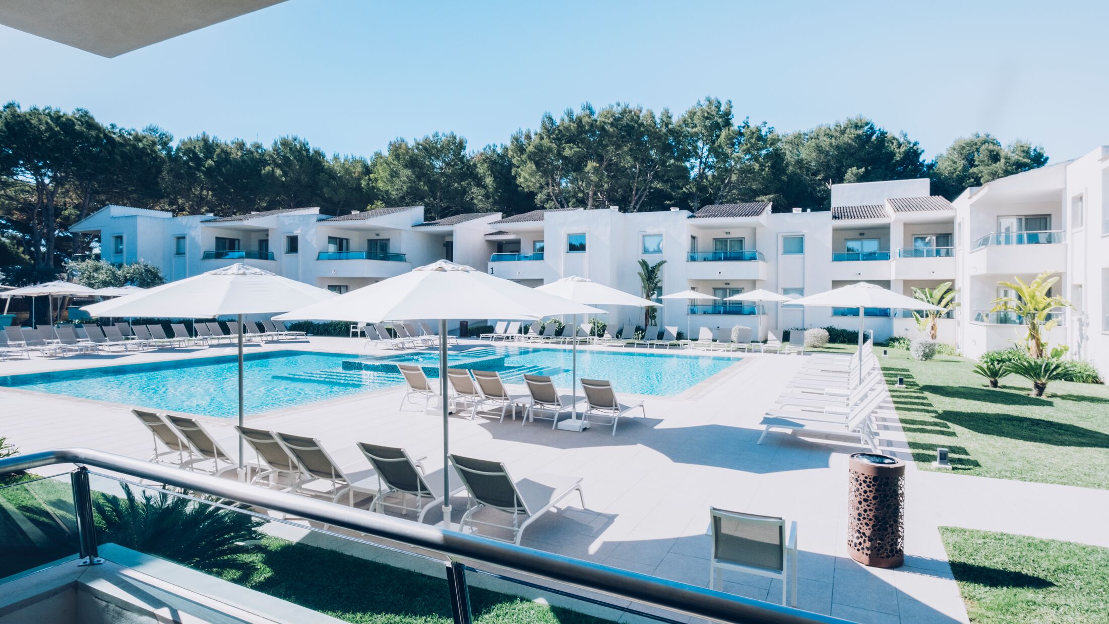 Iberostar-Playa-de-Muro-2024-Family-Suite-Pool-View-001-119075-Hybris