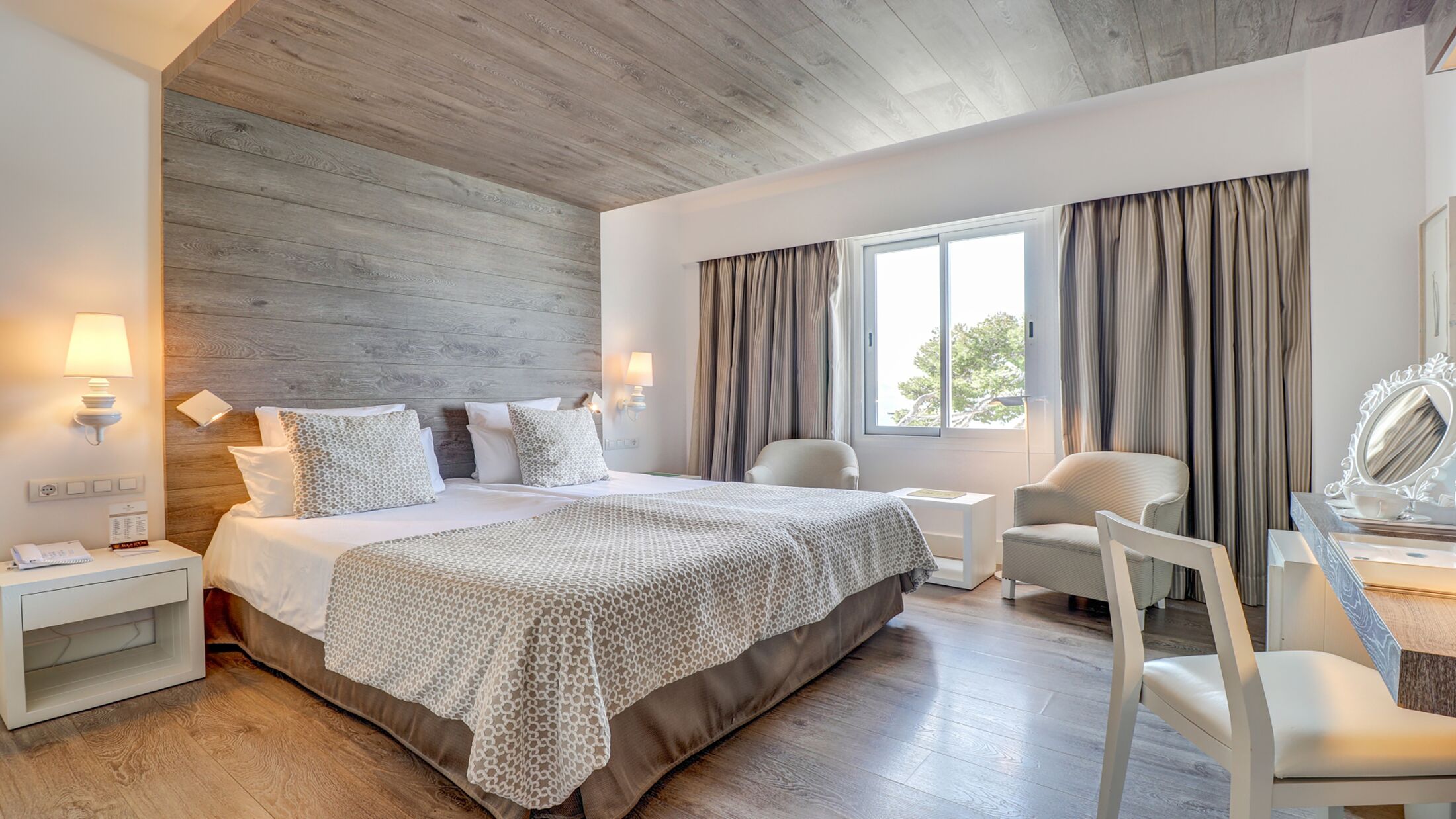 Illa-DOr-2025-Twin-Room-Sea-View-001-100218-Hybris