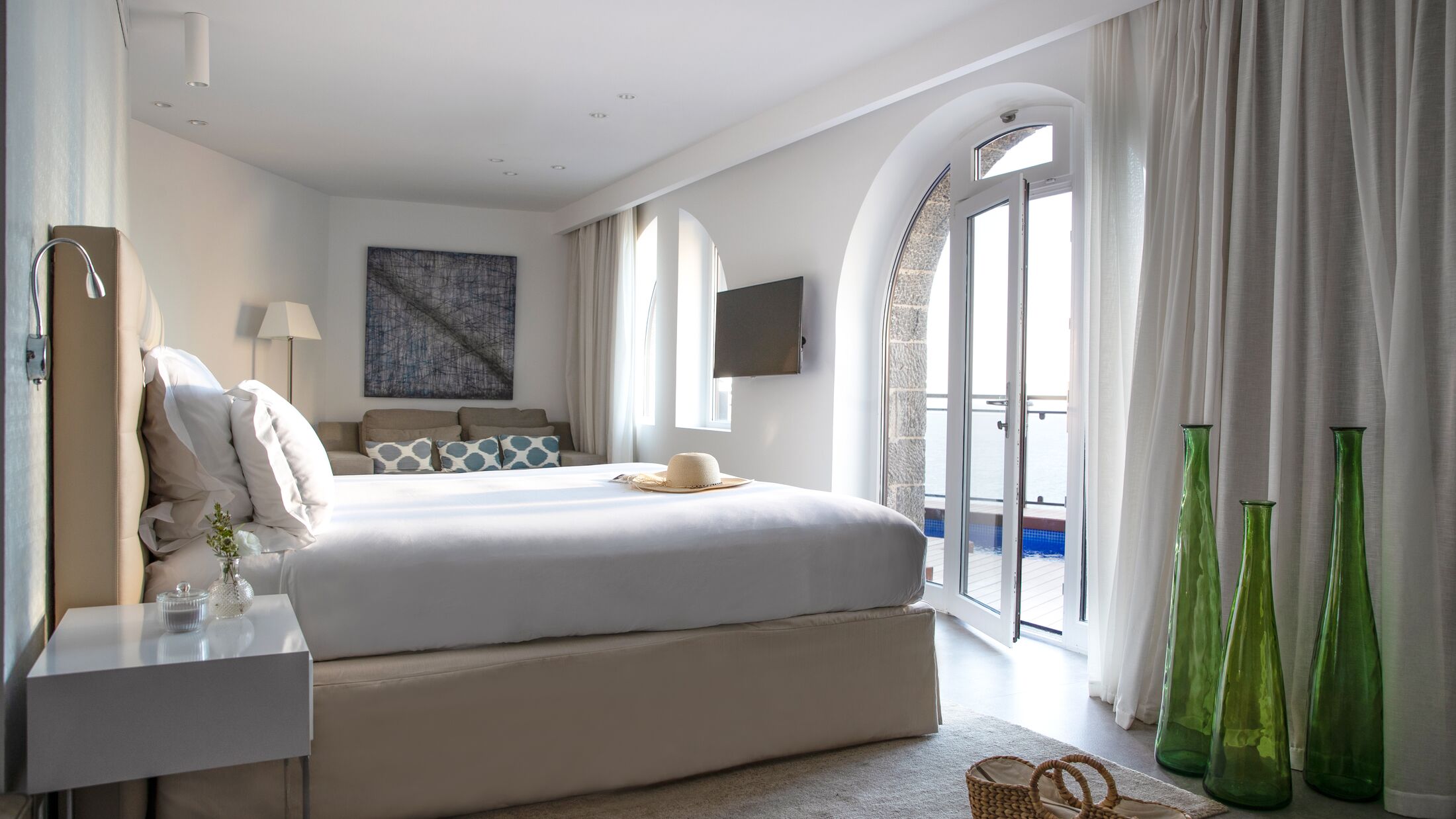 Jumeirah-Mallorca-2024-Mar-Blau-Signature-Suite-001-119198-Hybris